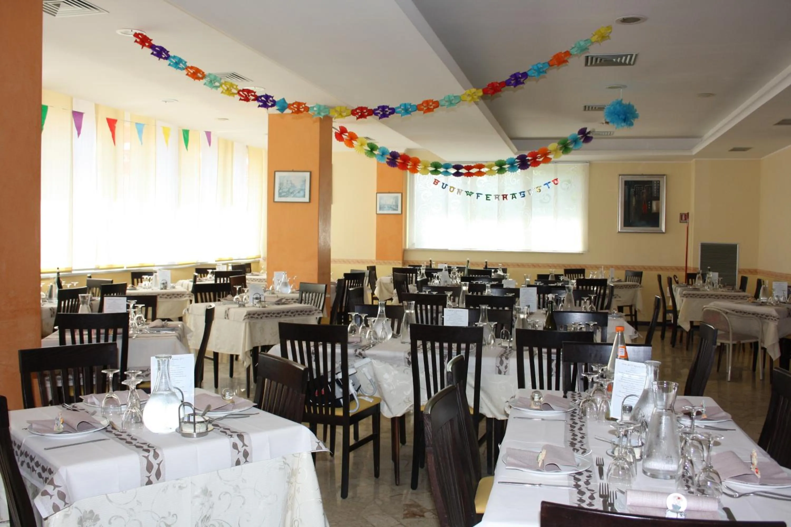 Restaurant/places to eat in Hotel Colombo