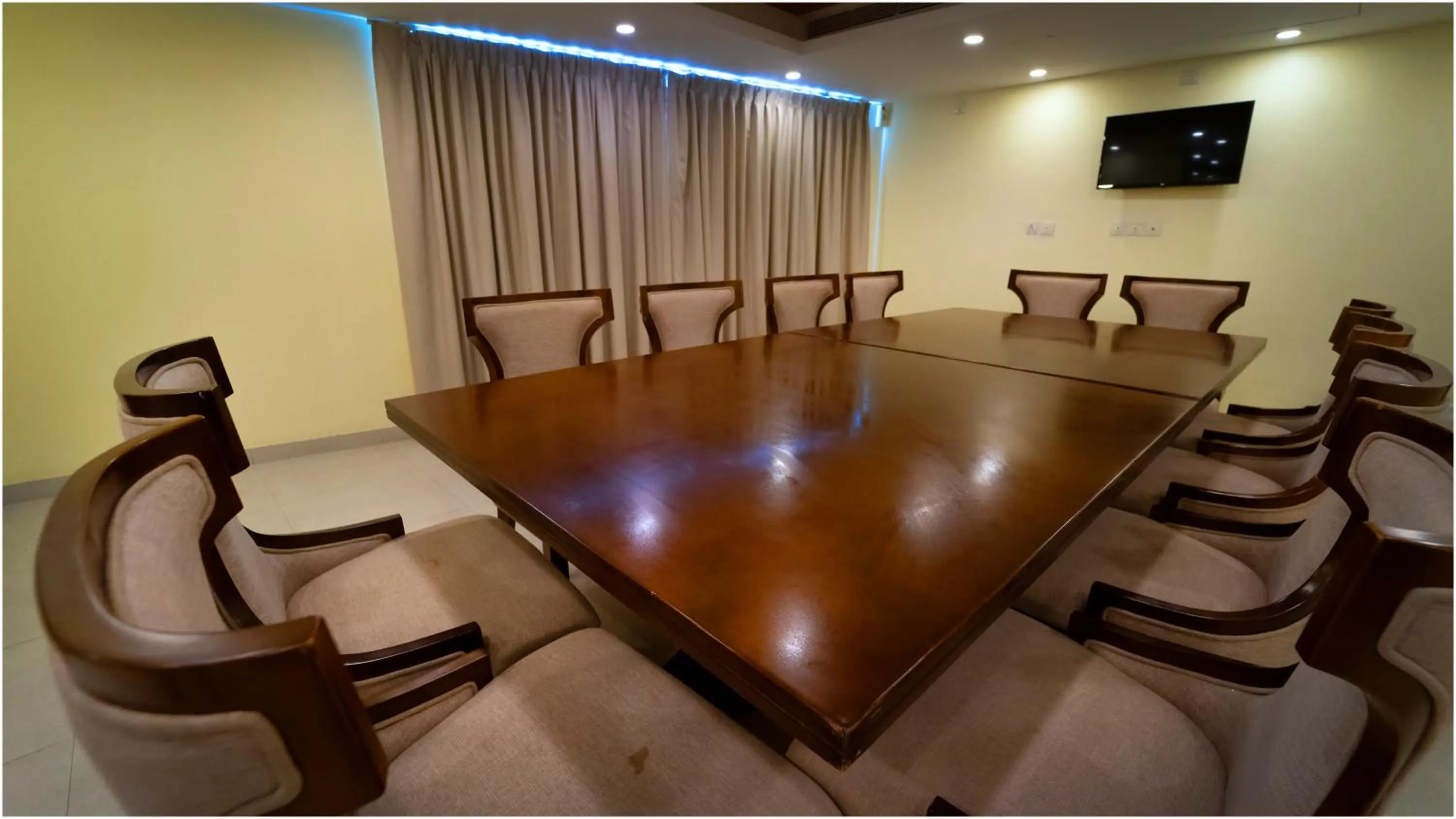 Business facilities in Vivin Luxury Suites