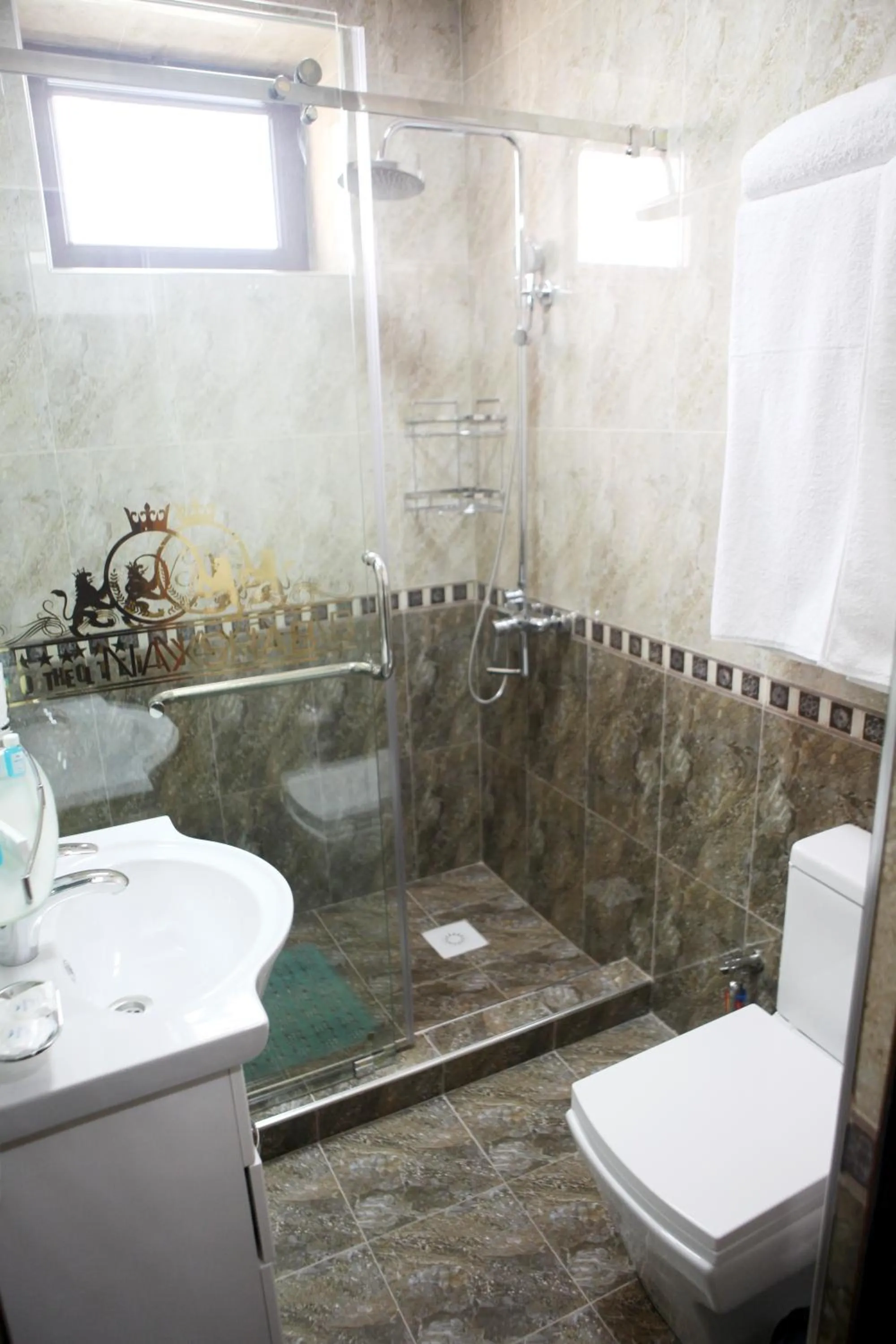 Shower in Hotel Naxshab