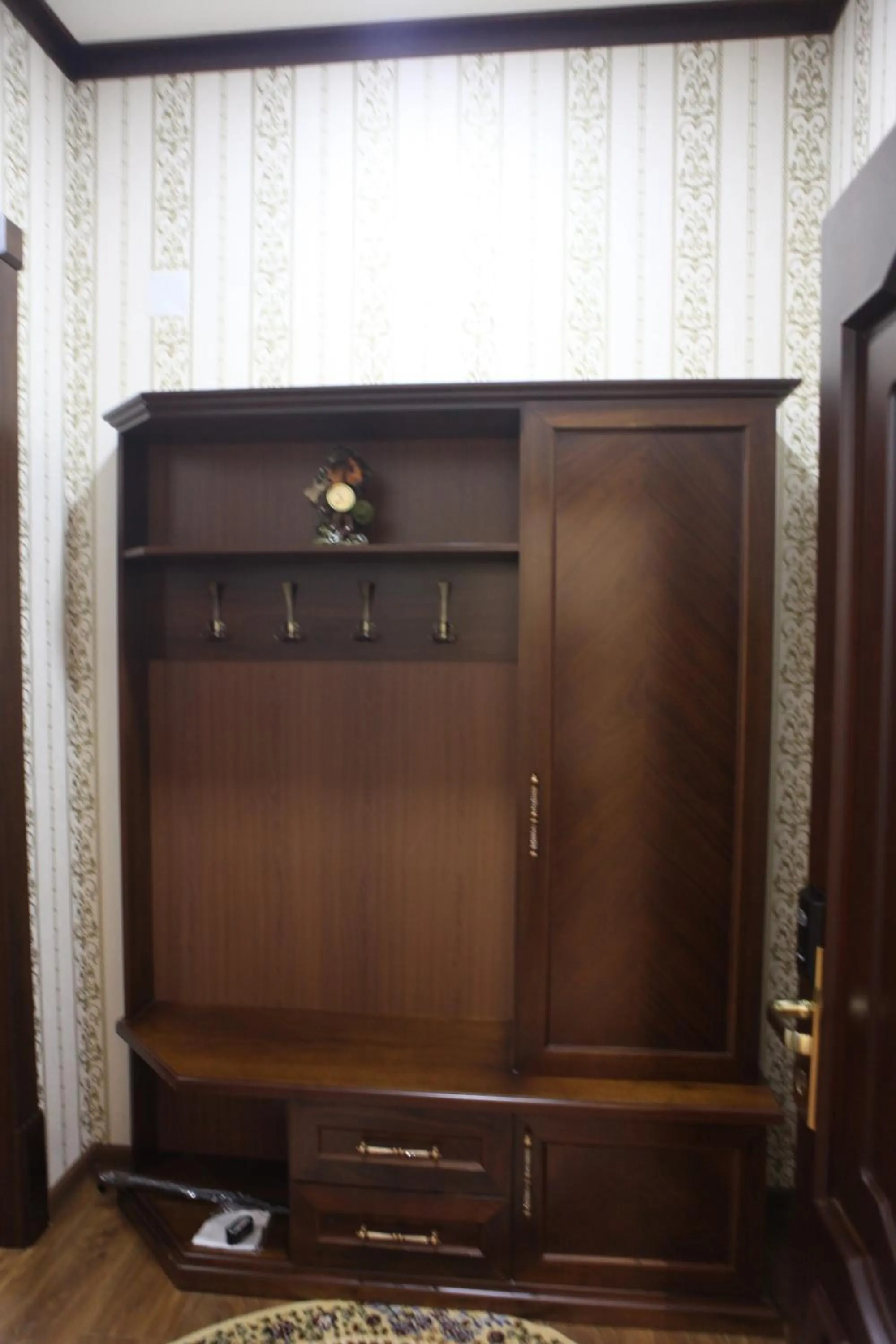 wardrobe in Hotel Naxshab