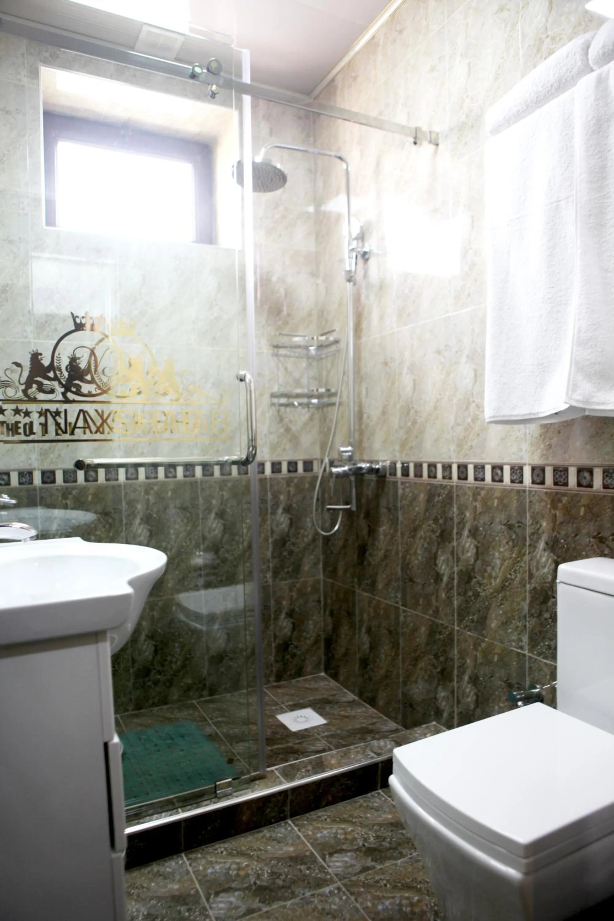 Shower in Hotel Naxshab