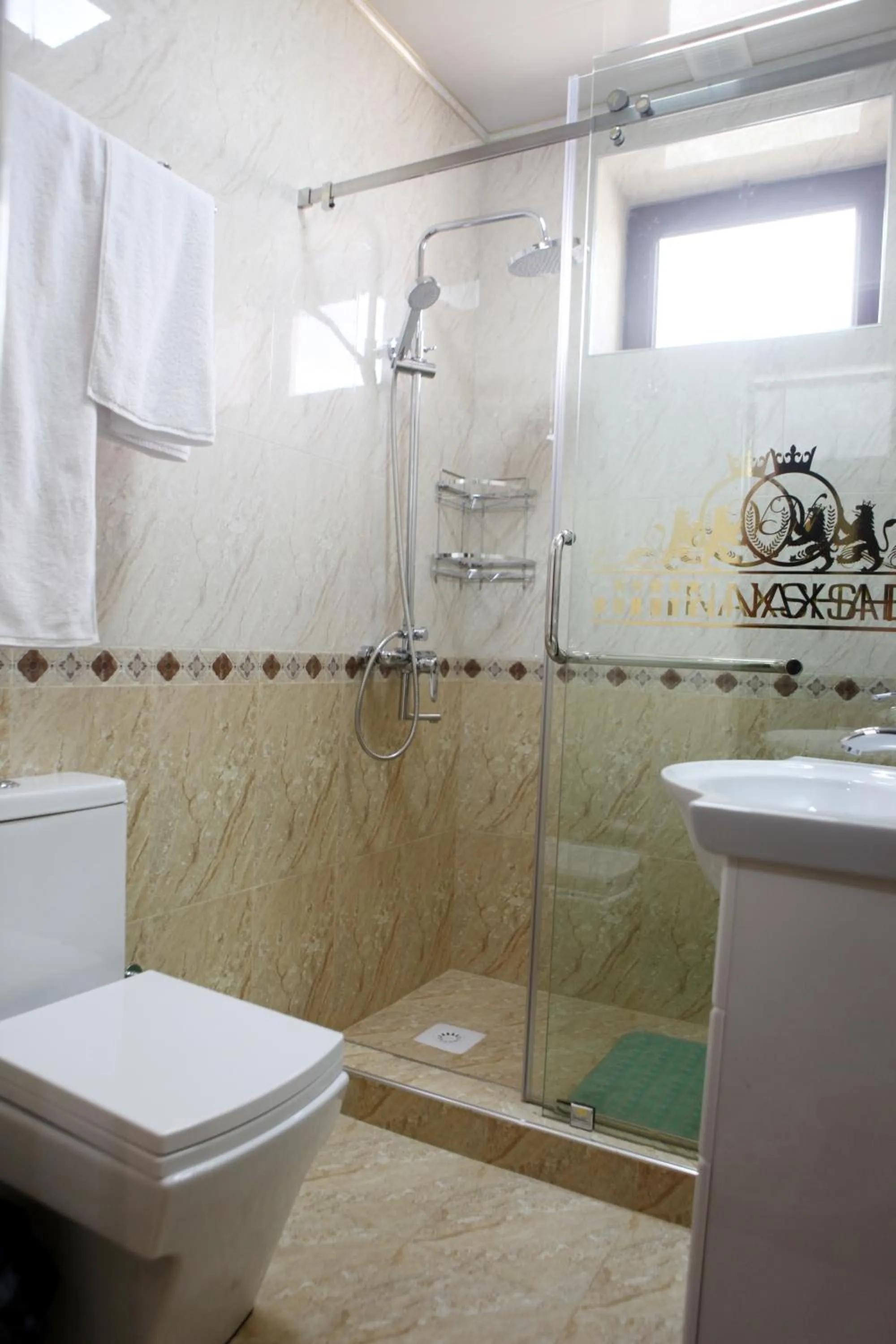 Shower in Hotel Naxshab