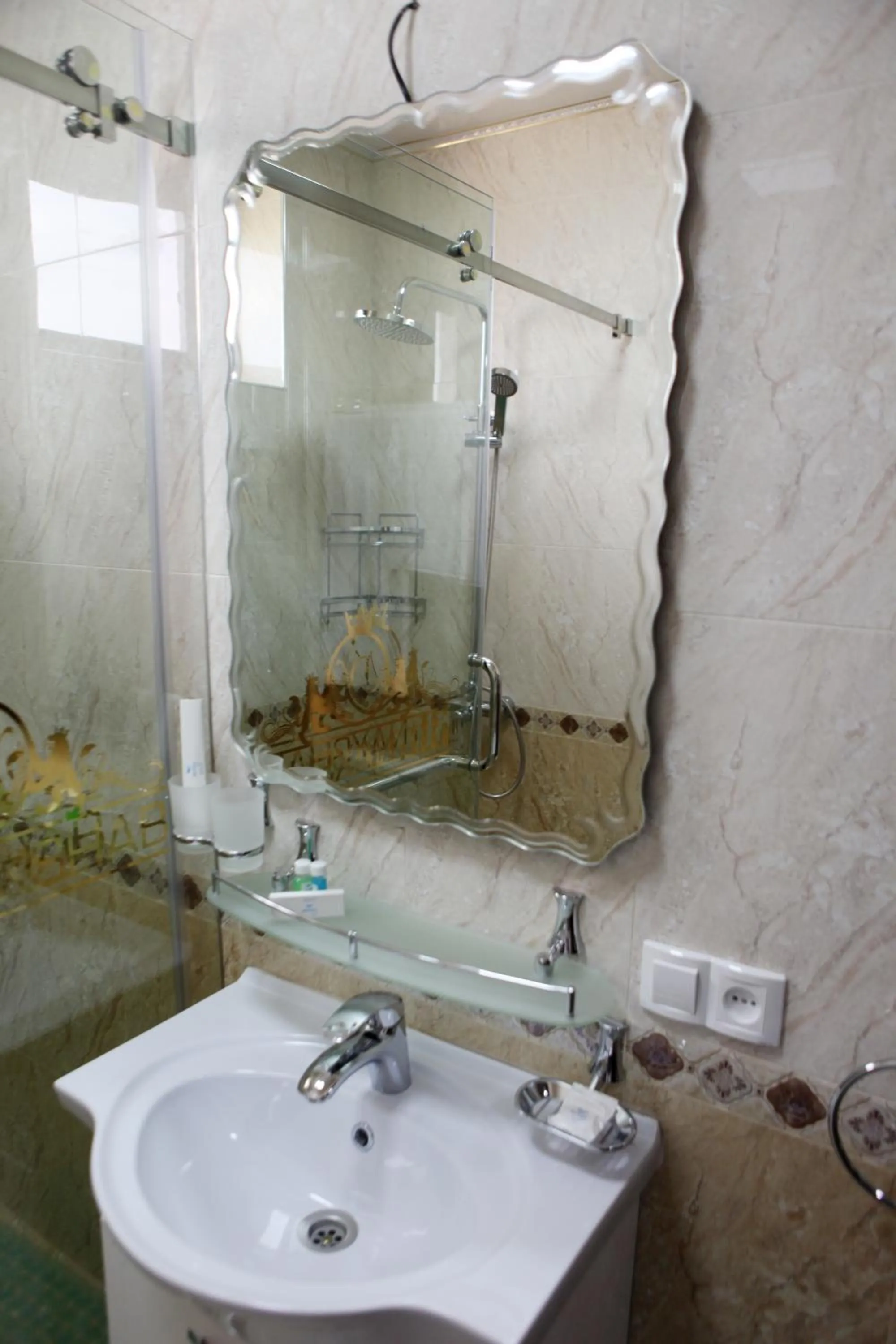 Shower in Hotel Naxshab