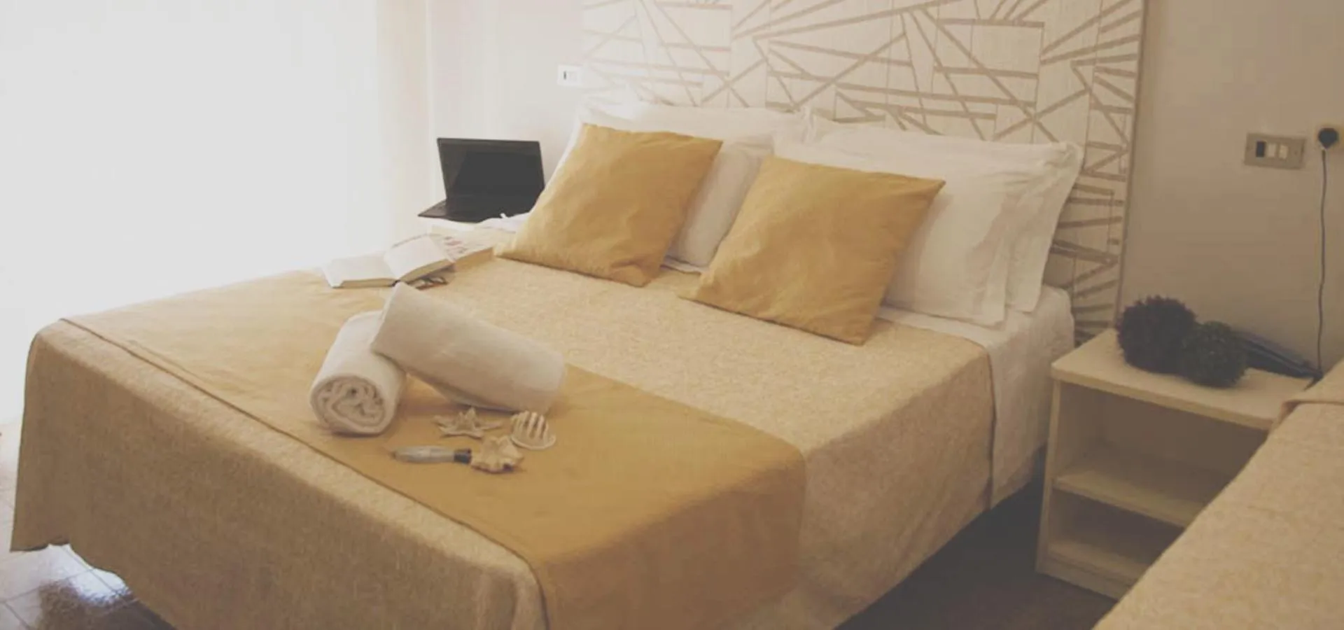 Photo of the whole room, Bed in Hotel Sandra