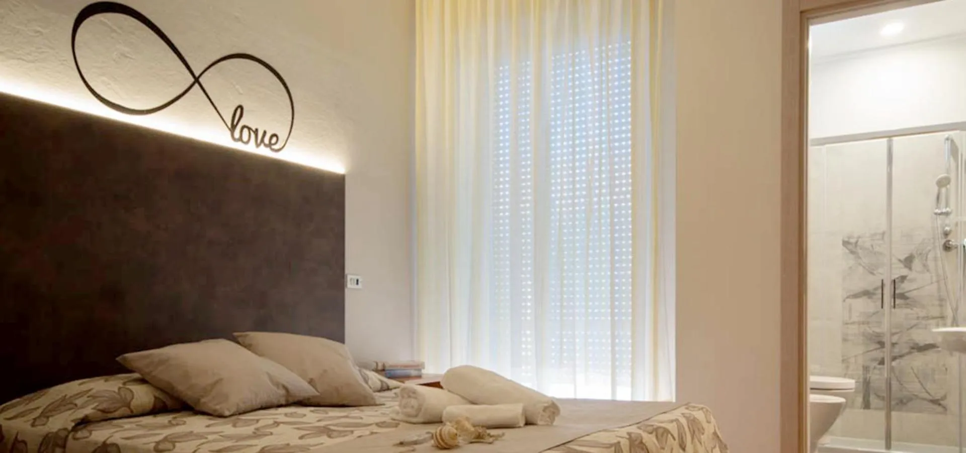 Photo of the whole room, Bed in Hotel Sandra