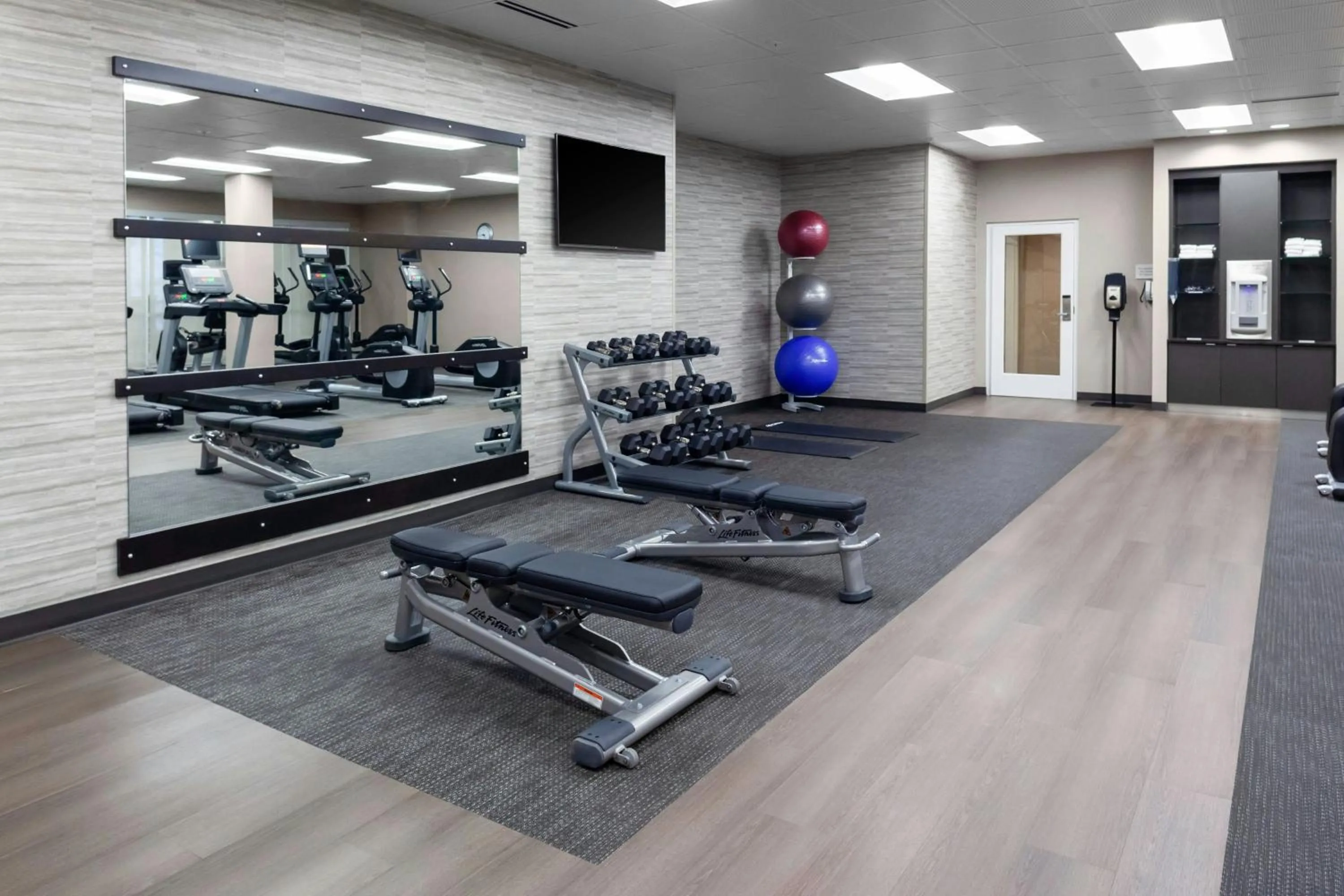 Fitness centre/facilities in Courtyard by Marriott St. Louis West County