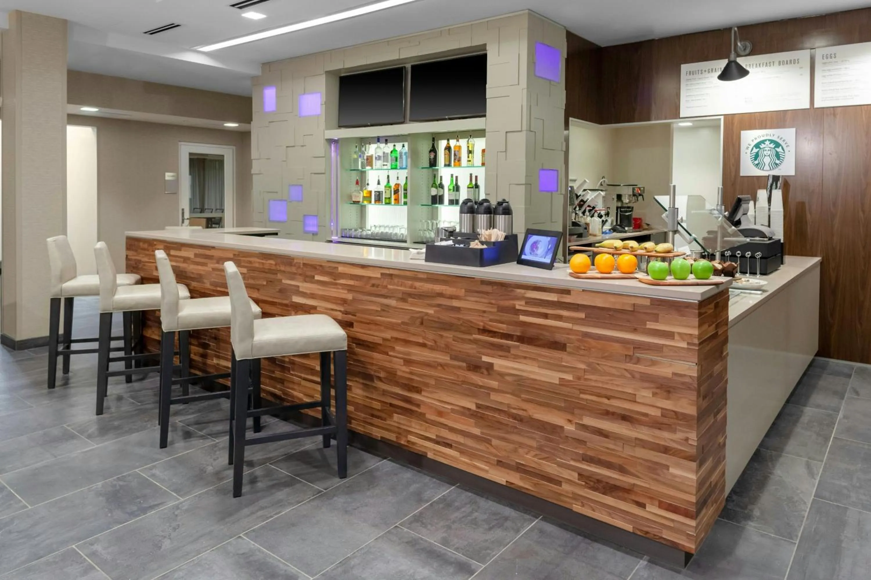 Restaurant/places to eat in Courtyard by Marriott St. Louis West County