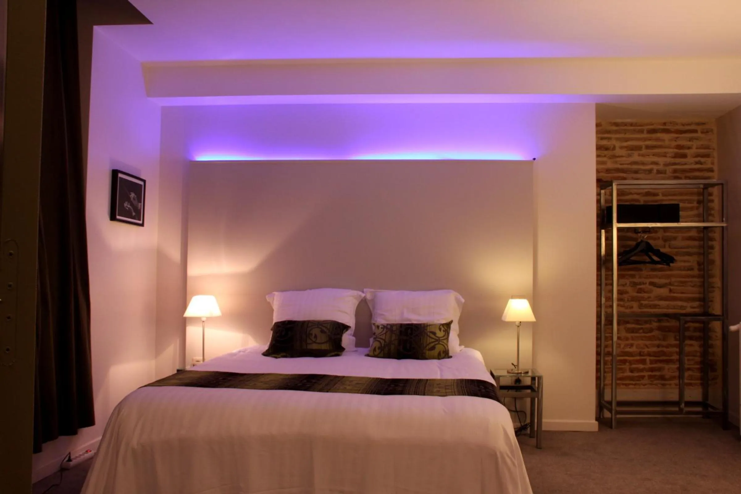 Decorative detail, Bed in Hôtel des Arts