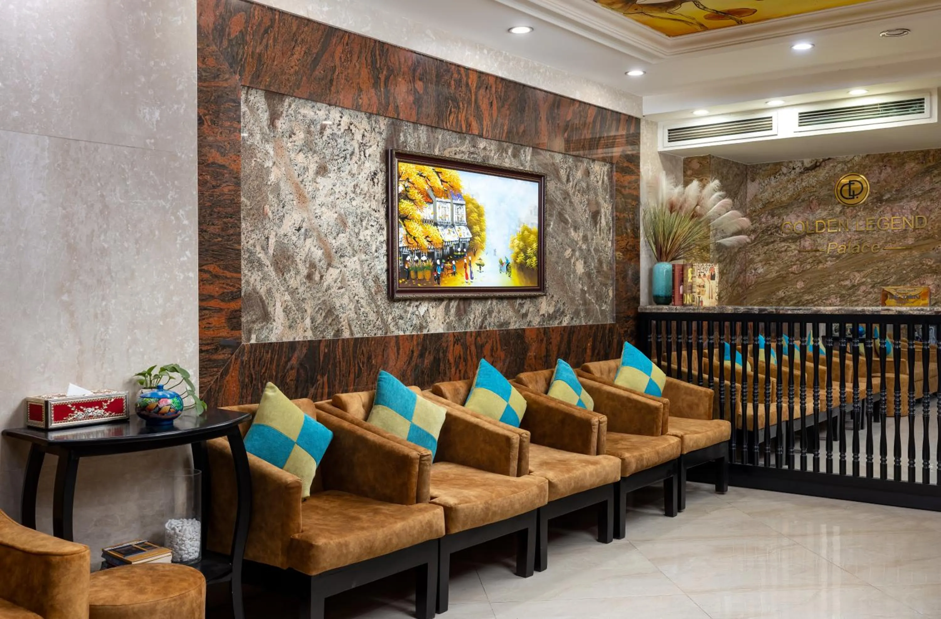 Seating area in Golden Legend Palace Hotel & Travel