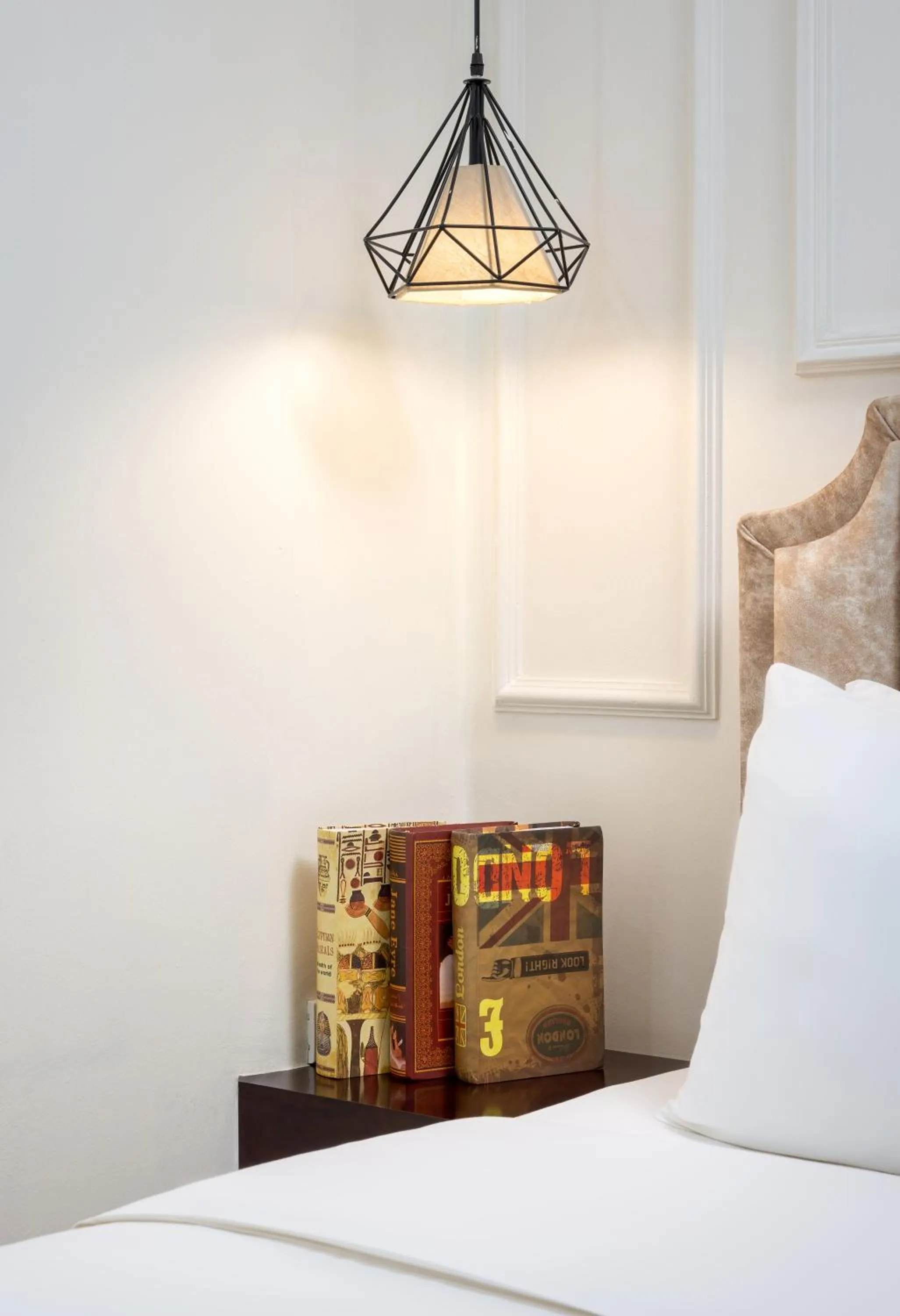 Bed in Golden Legend Palace Hotel & Travel