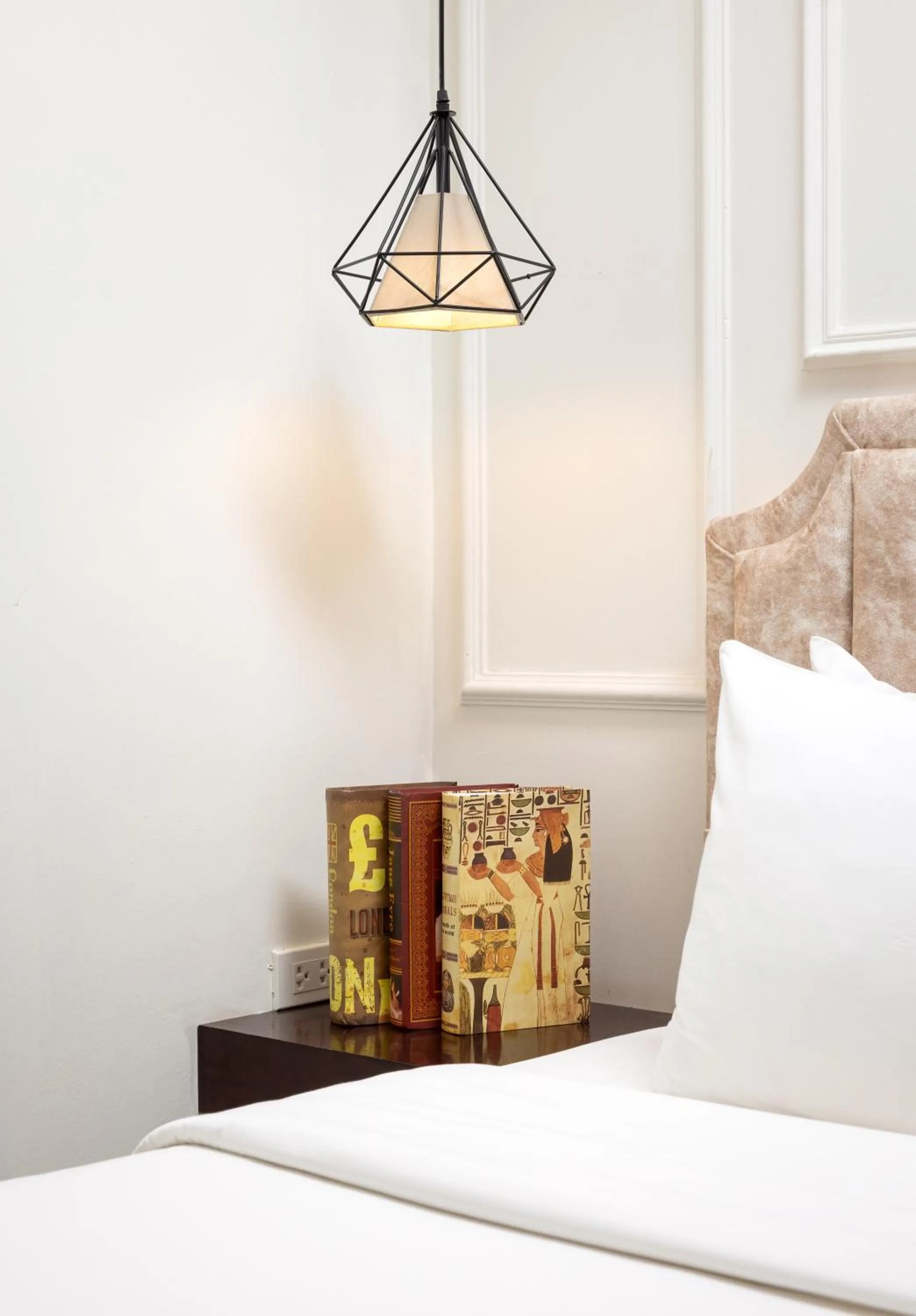 Bed in Golden Legend Palace Hotel & Travel