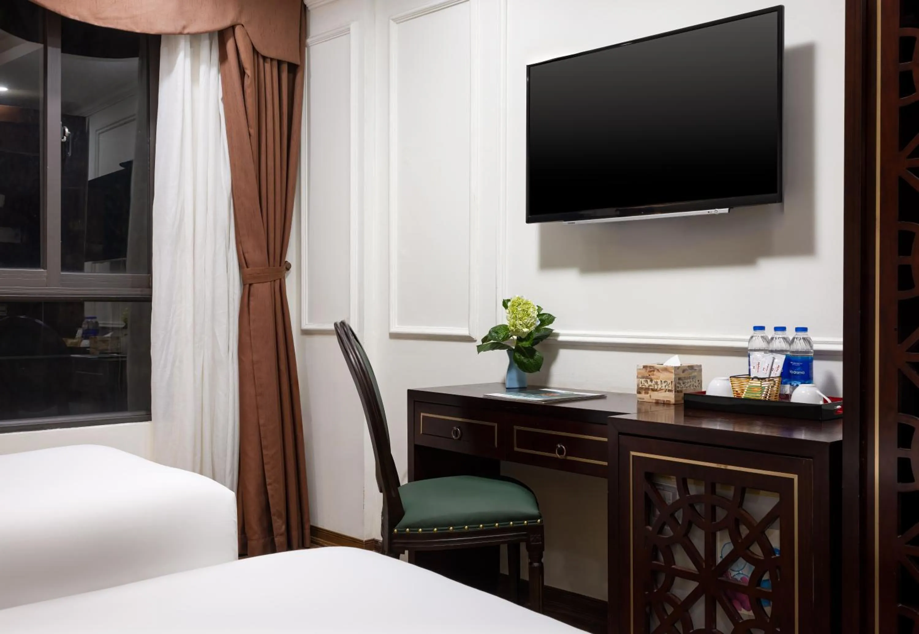 TV and multimedia, Bed in Golden Legend Palace Hotel & Travel
