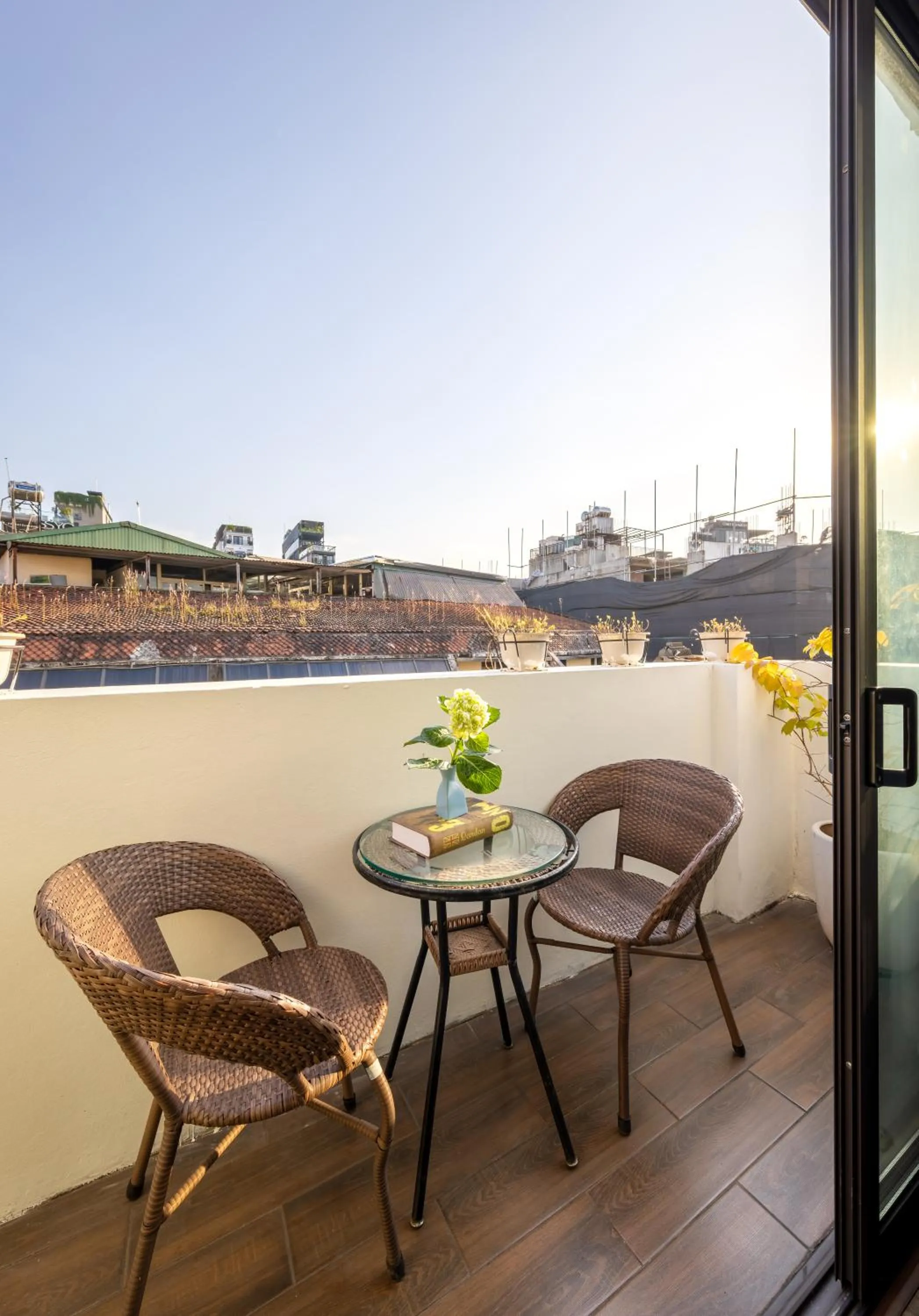 Day in Golden Legend Palace Hotel & Travel