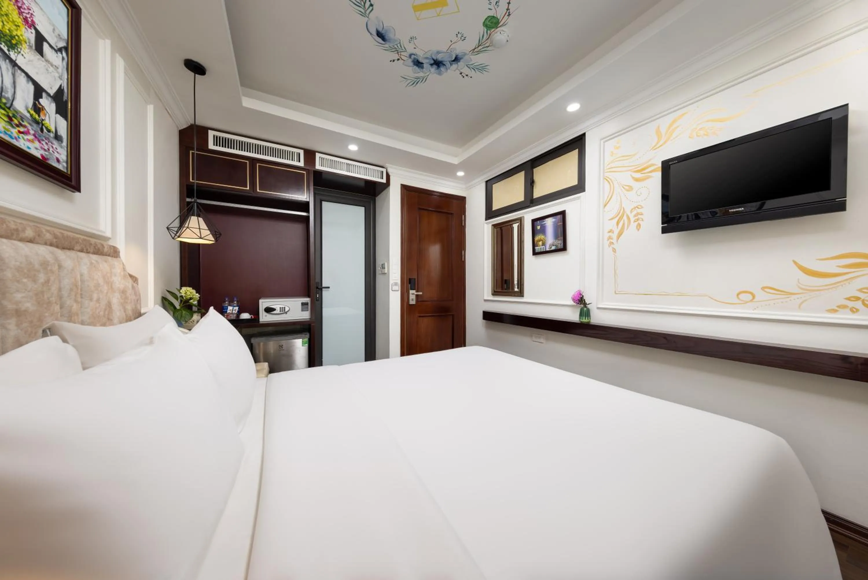 Bed in Golden Legend Palace Hotel & Travel