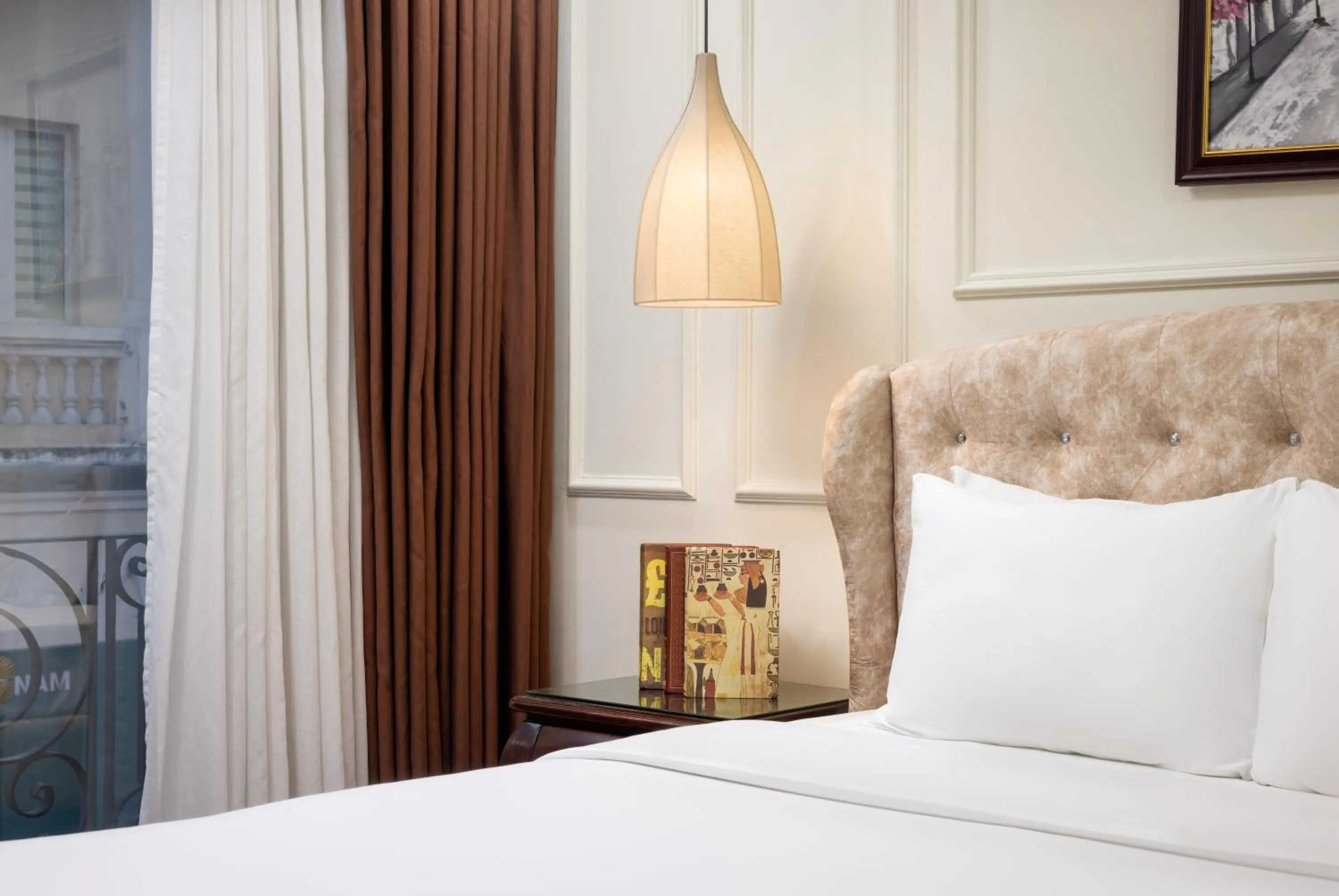 Bed in Golden Legend Palace Hotel & Travel