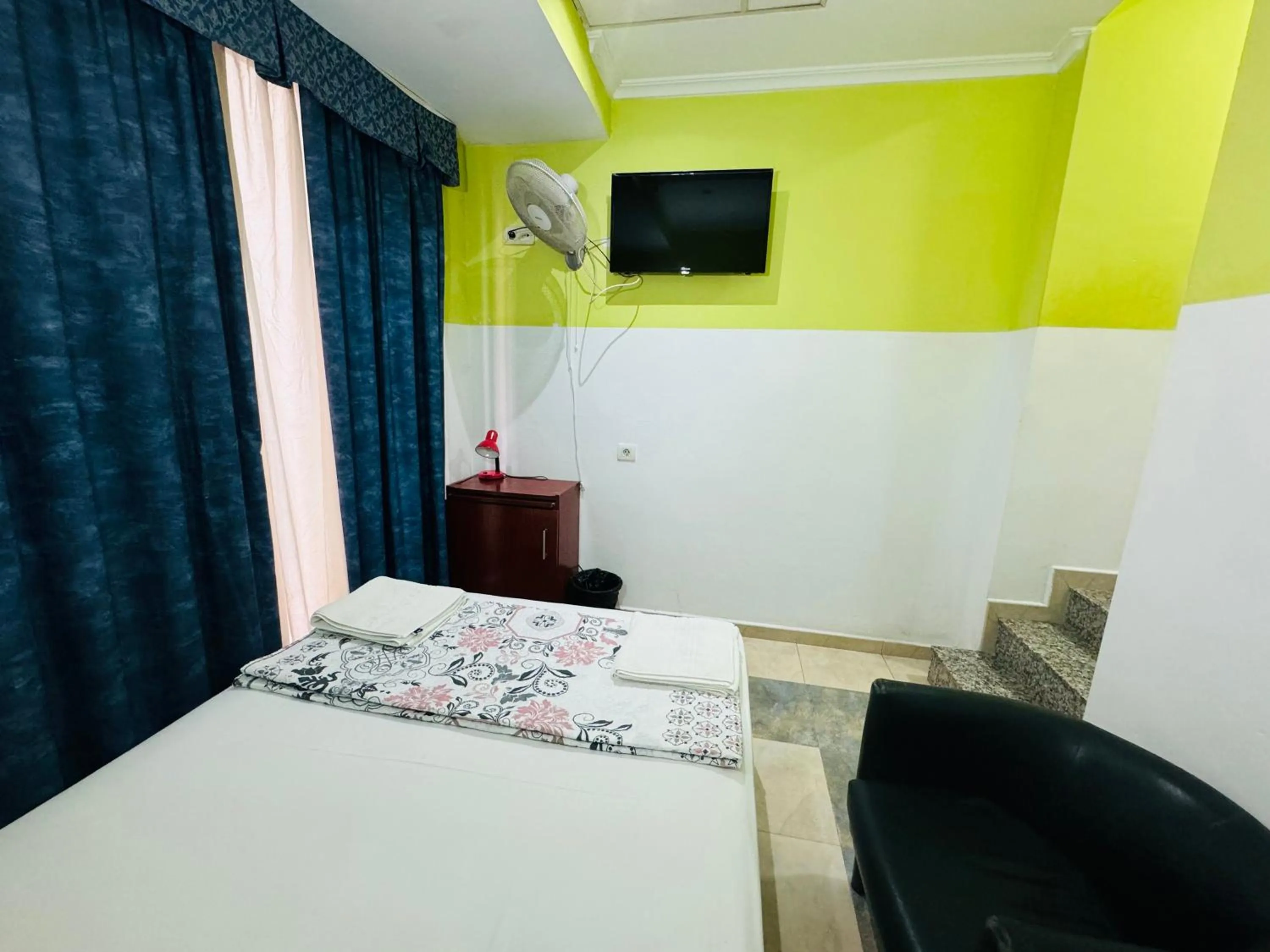 Bed in Hostal Mont Thabor