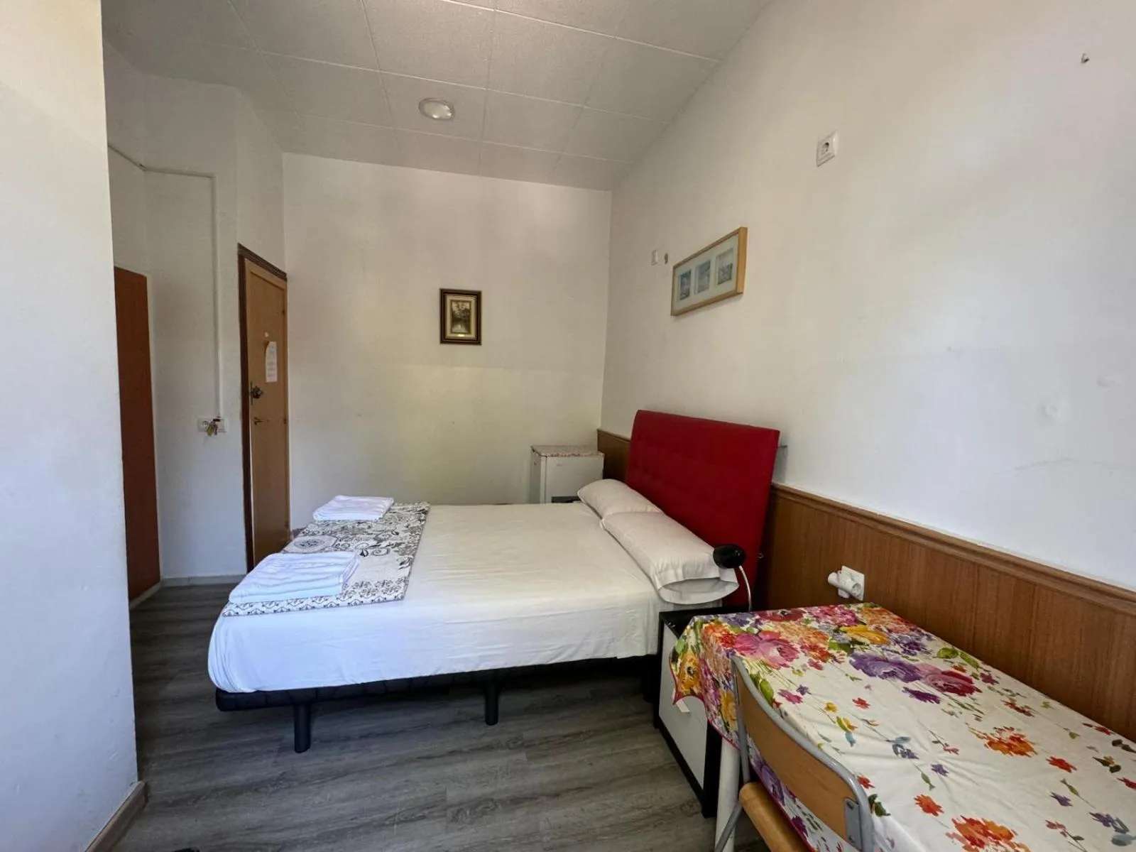 Bed in Hostal Mont Thabor