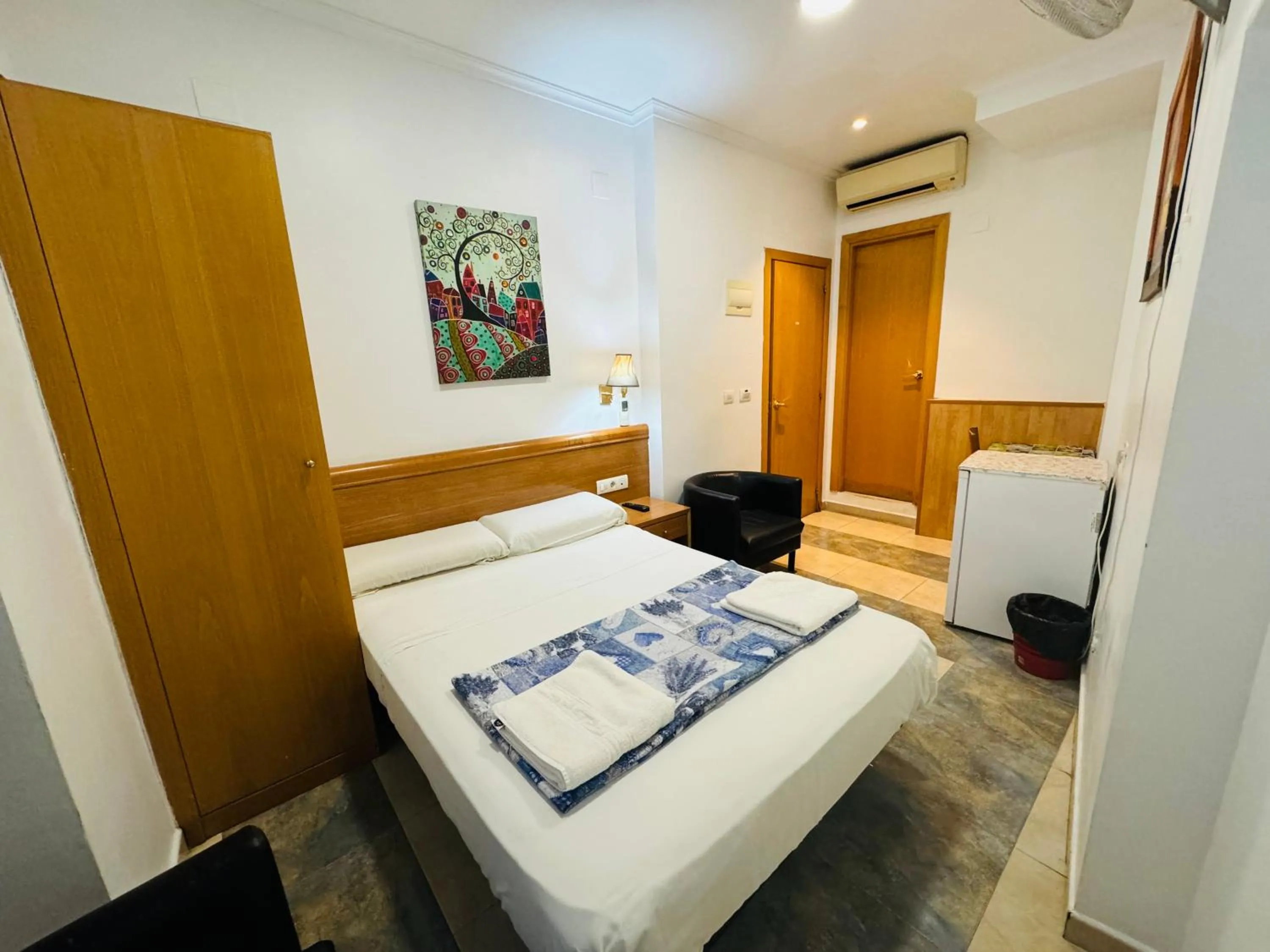 Bed in Hostal Mont Thabor