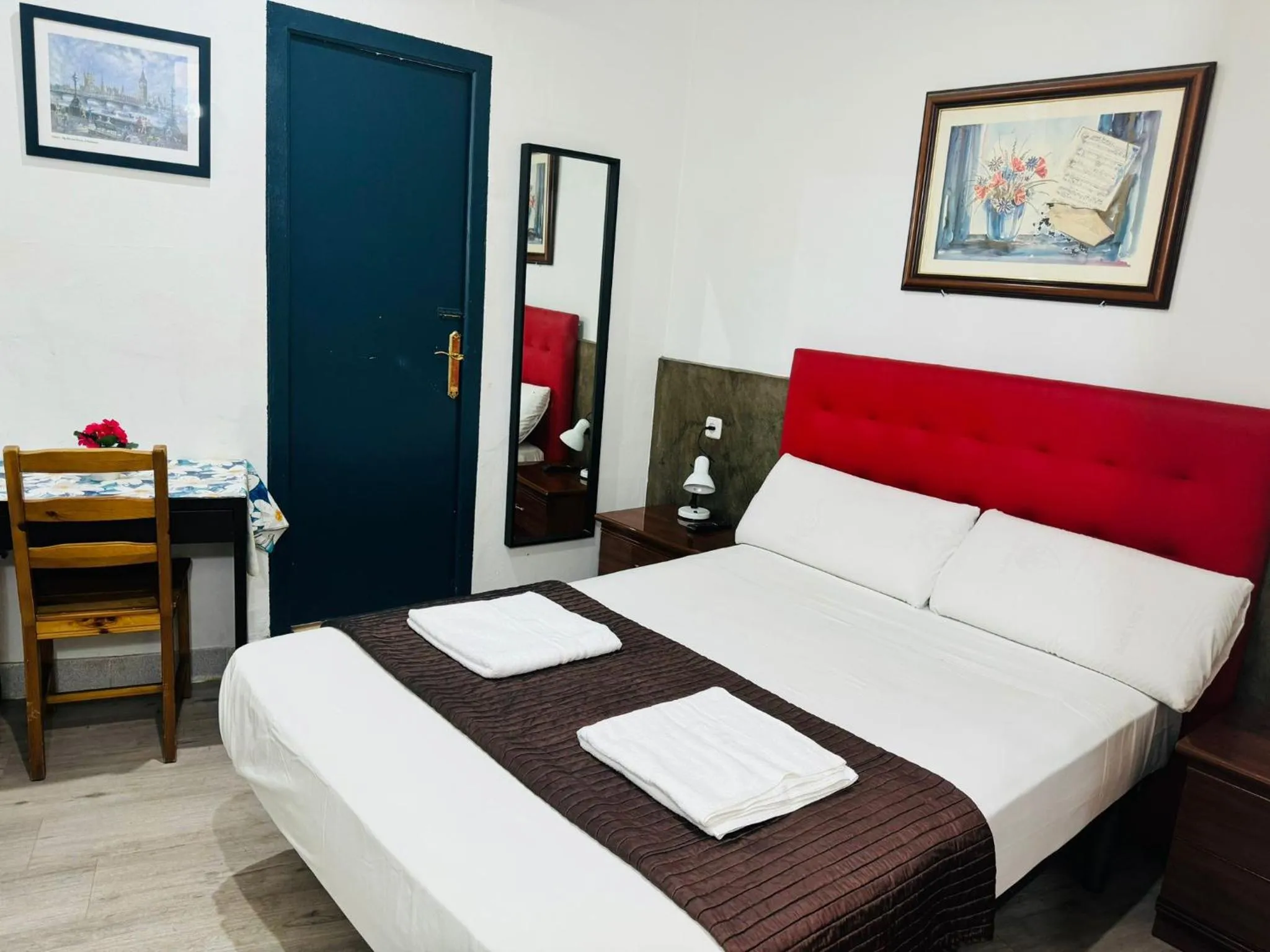 Bed in Hostal Mont Thabor