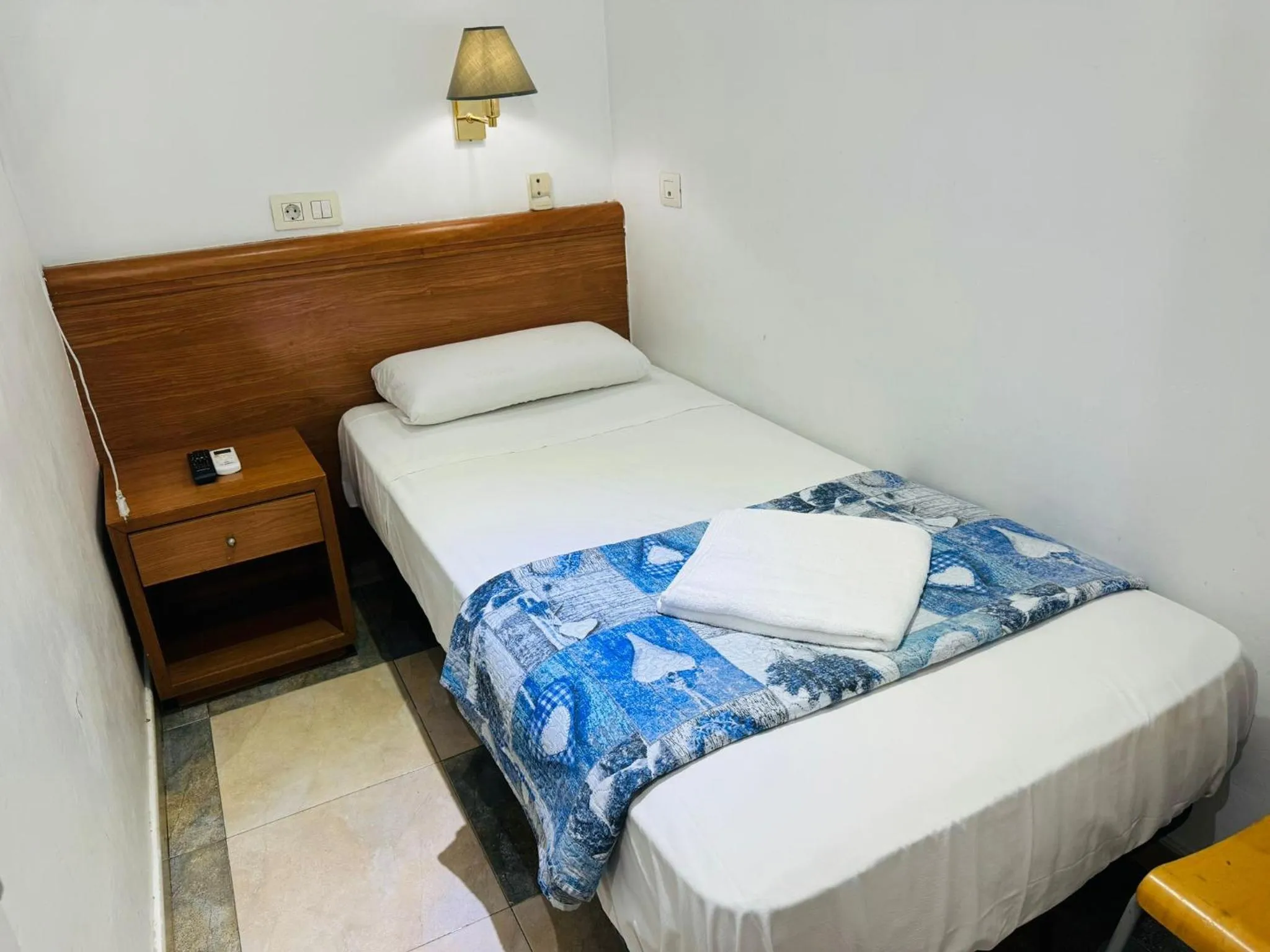 Bed in Hostal Mont Thabor