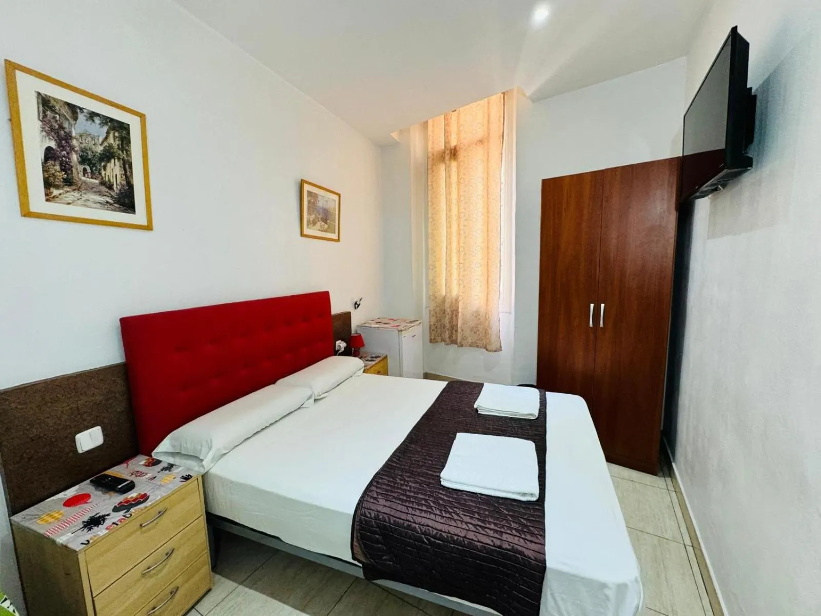 Bed in Hostal Mont Thabor