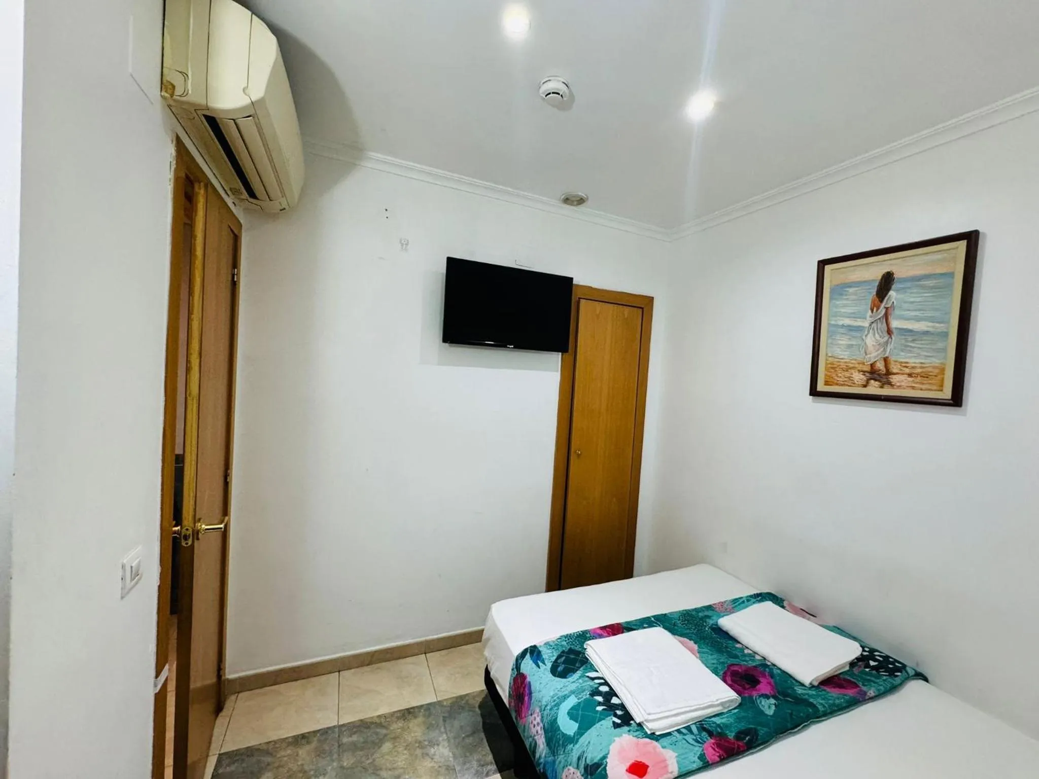 Bed in Hostal Mont Thabor