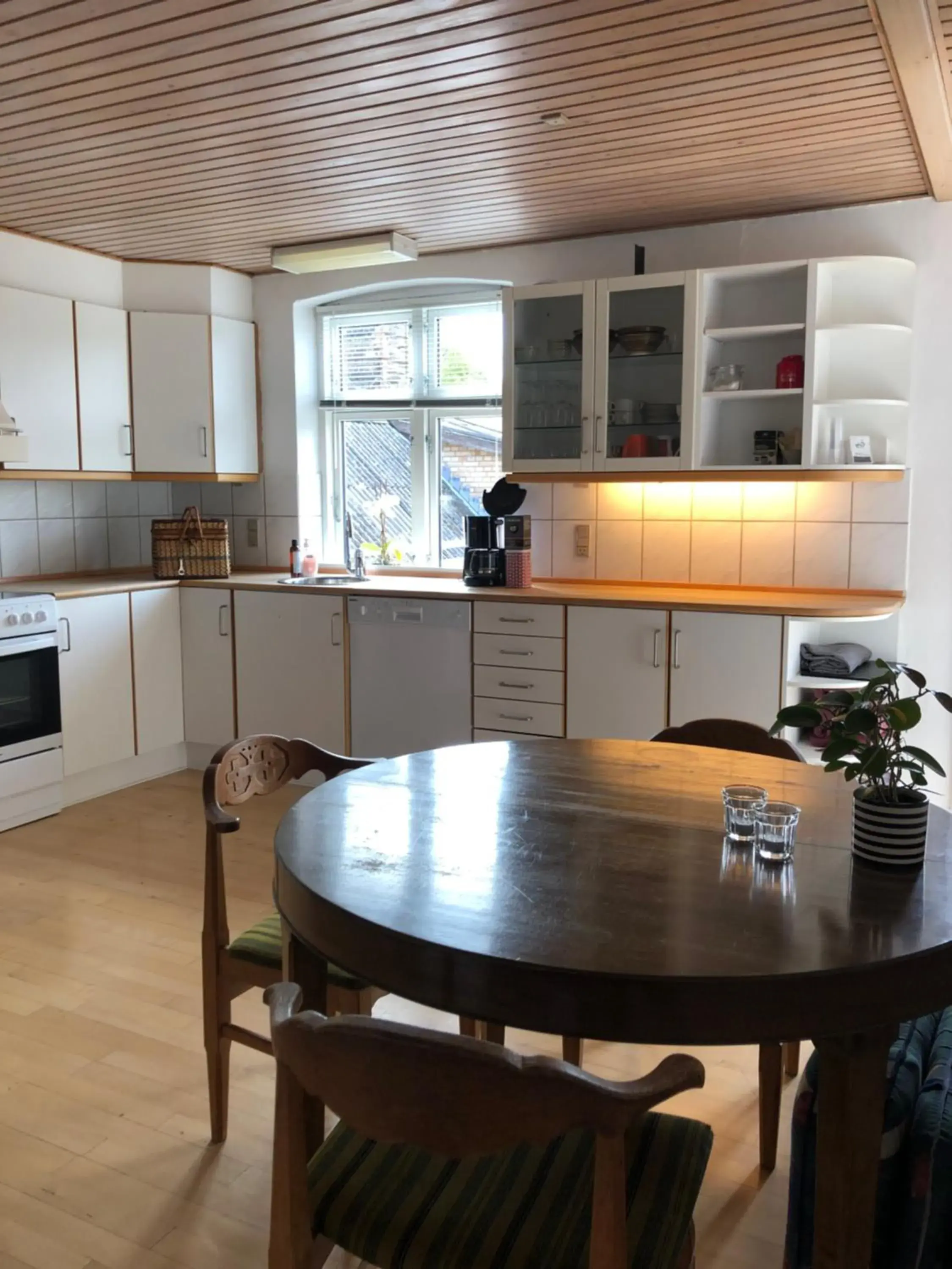 Three-Bedroom Apartment - single occupancy in Sleep & Coffee Apartments Three-Bedroom Apartment - single occupancy in Sleep & Coffee Apartments