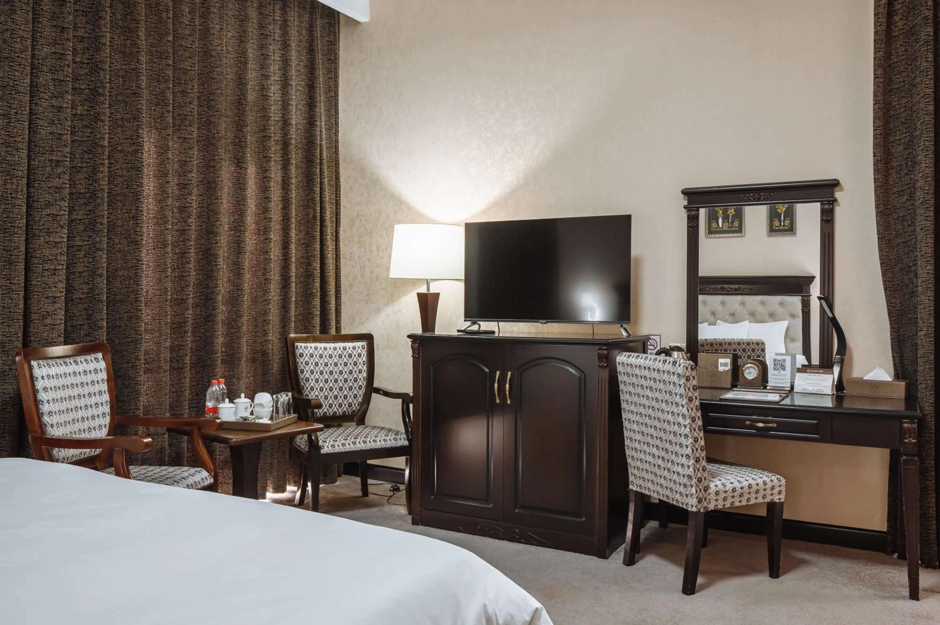 Photo of the whole room, Bed in Daniel Hill Hotel