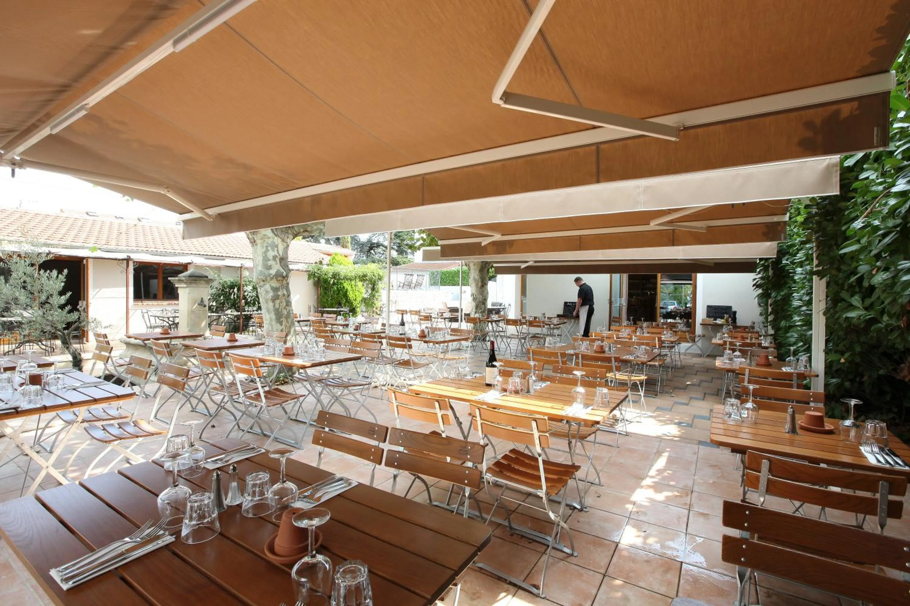 Restaurant/places to eat in Logis Hotel Le Nouvel