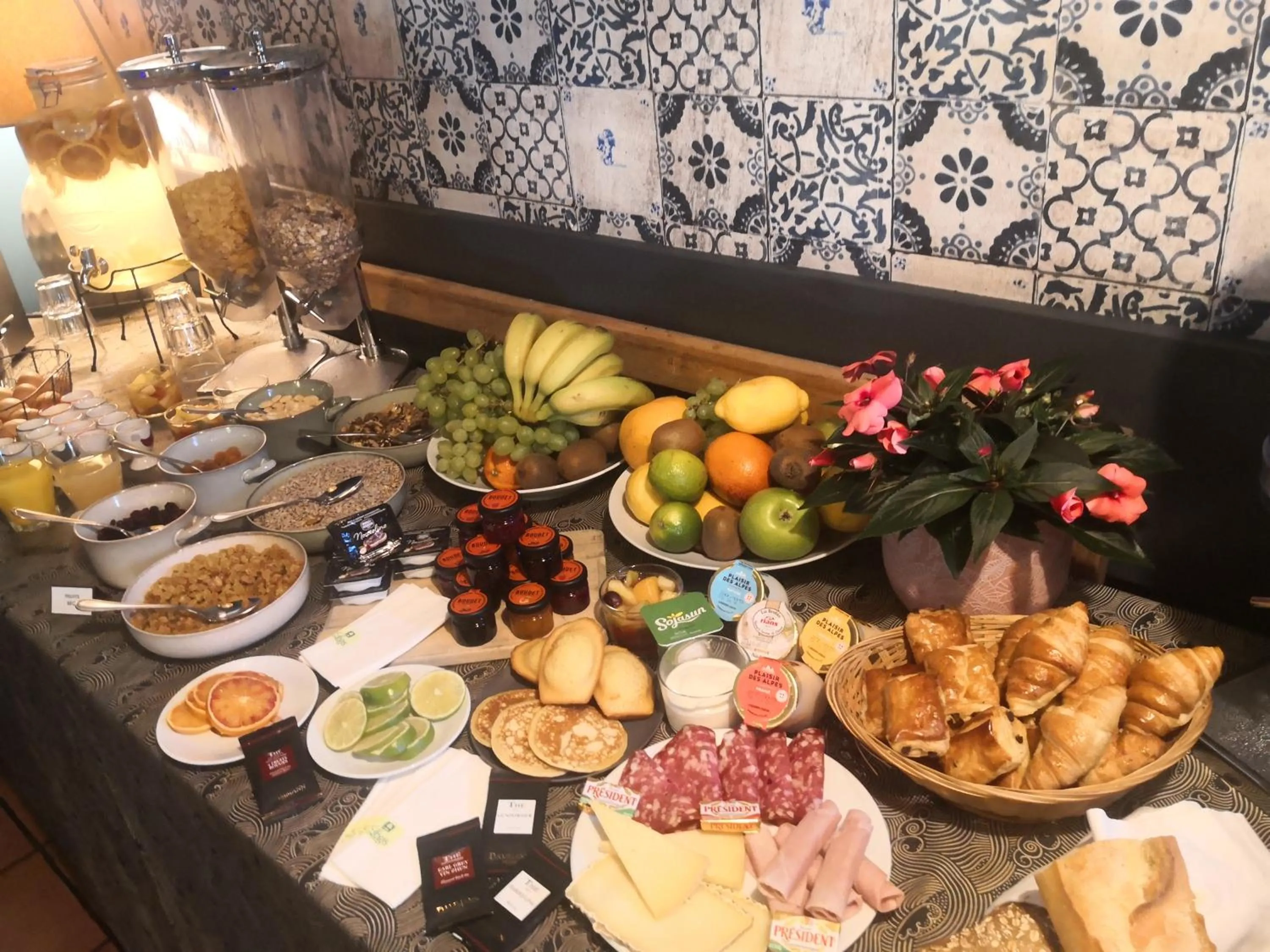 Breakfast in Logis Hotel Le Nouvel