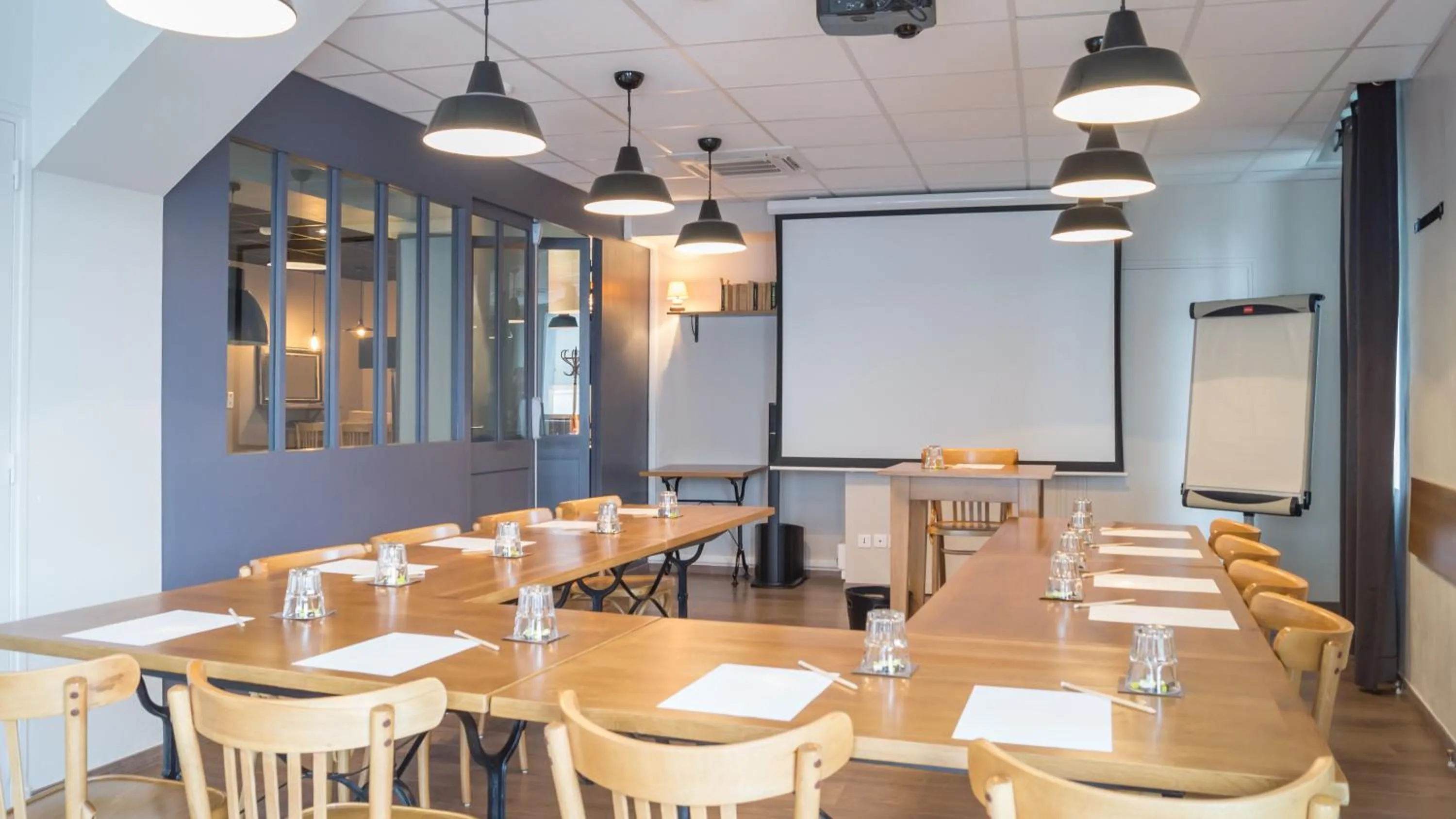 TV and multimedia in Logis Hotel Le Nouvel