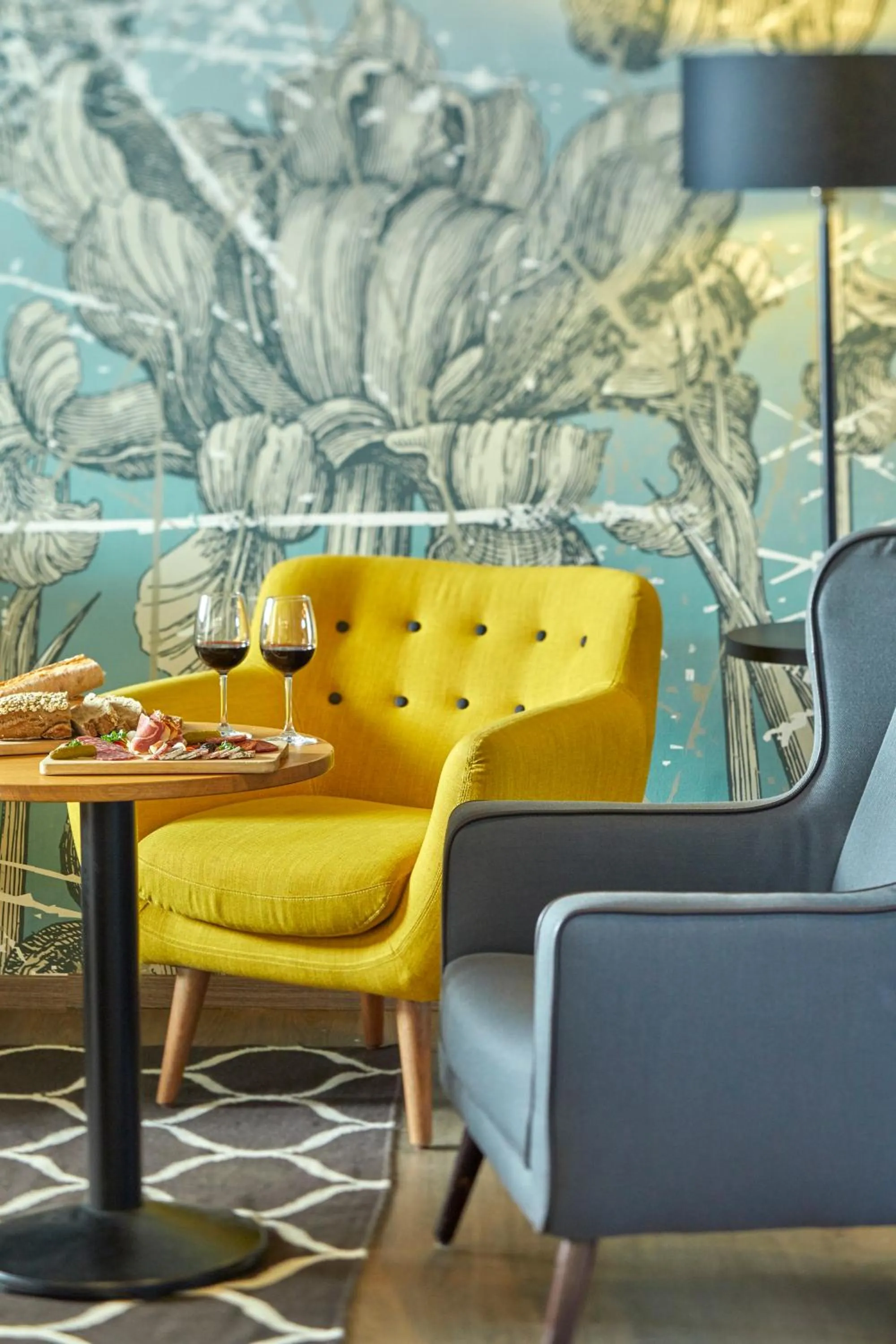 Living room in Logis Hotel Le Nouvel