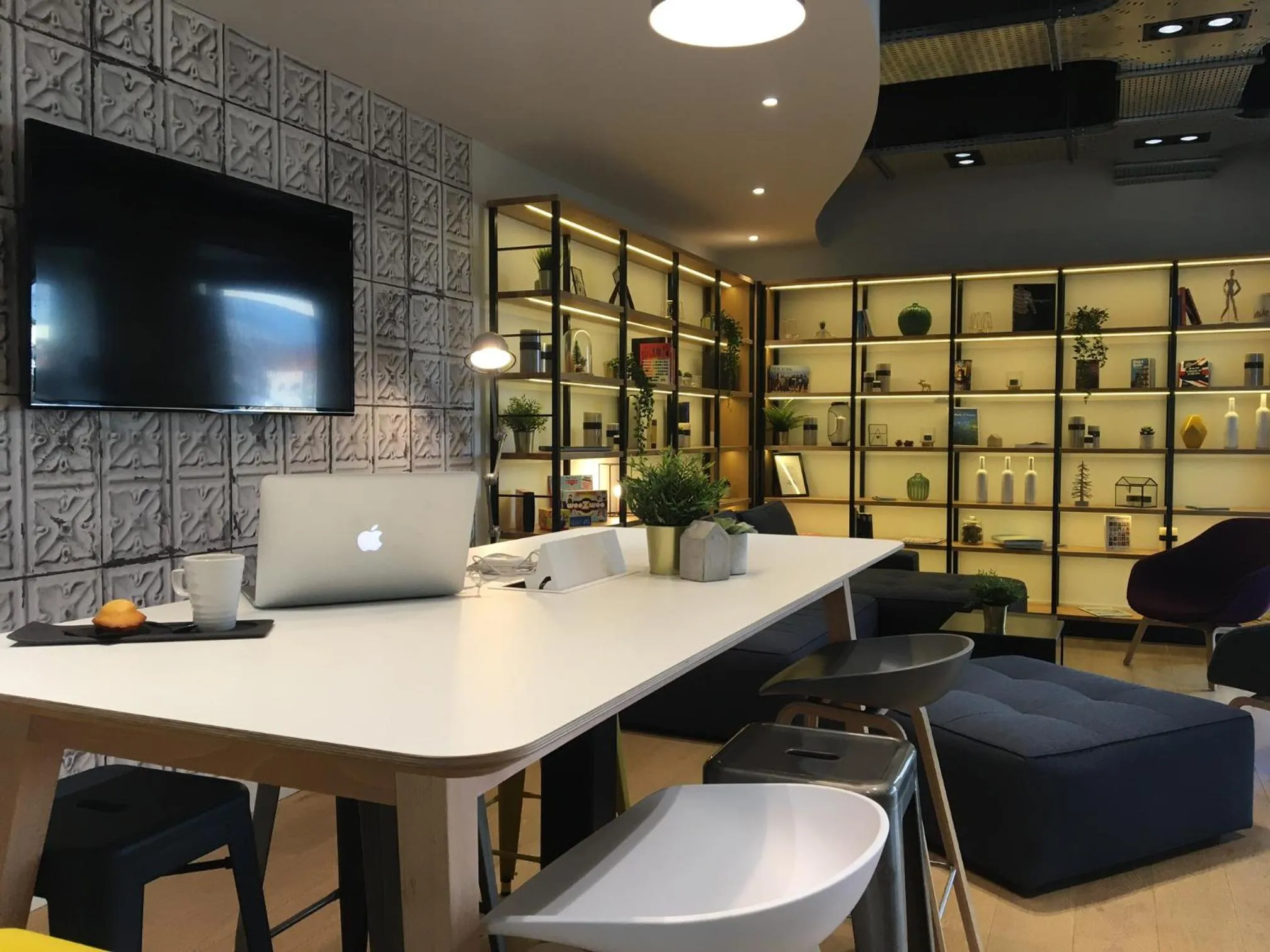 TV and multimedia in Campanile Laval Nord