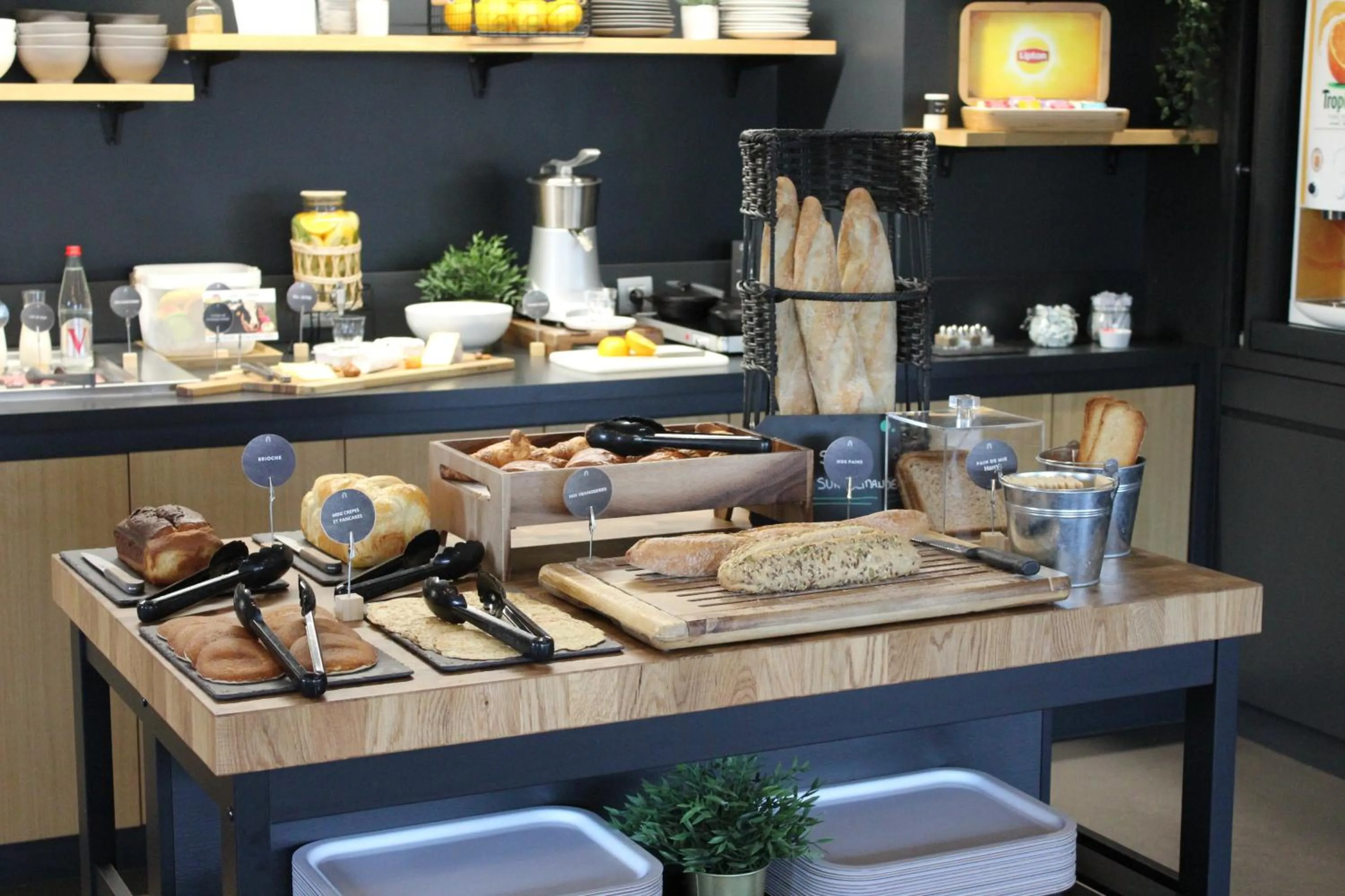 Breakfast in Campanile Laval Nord