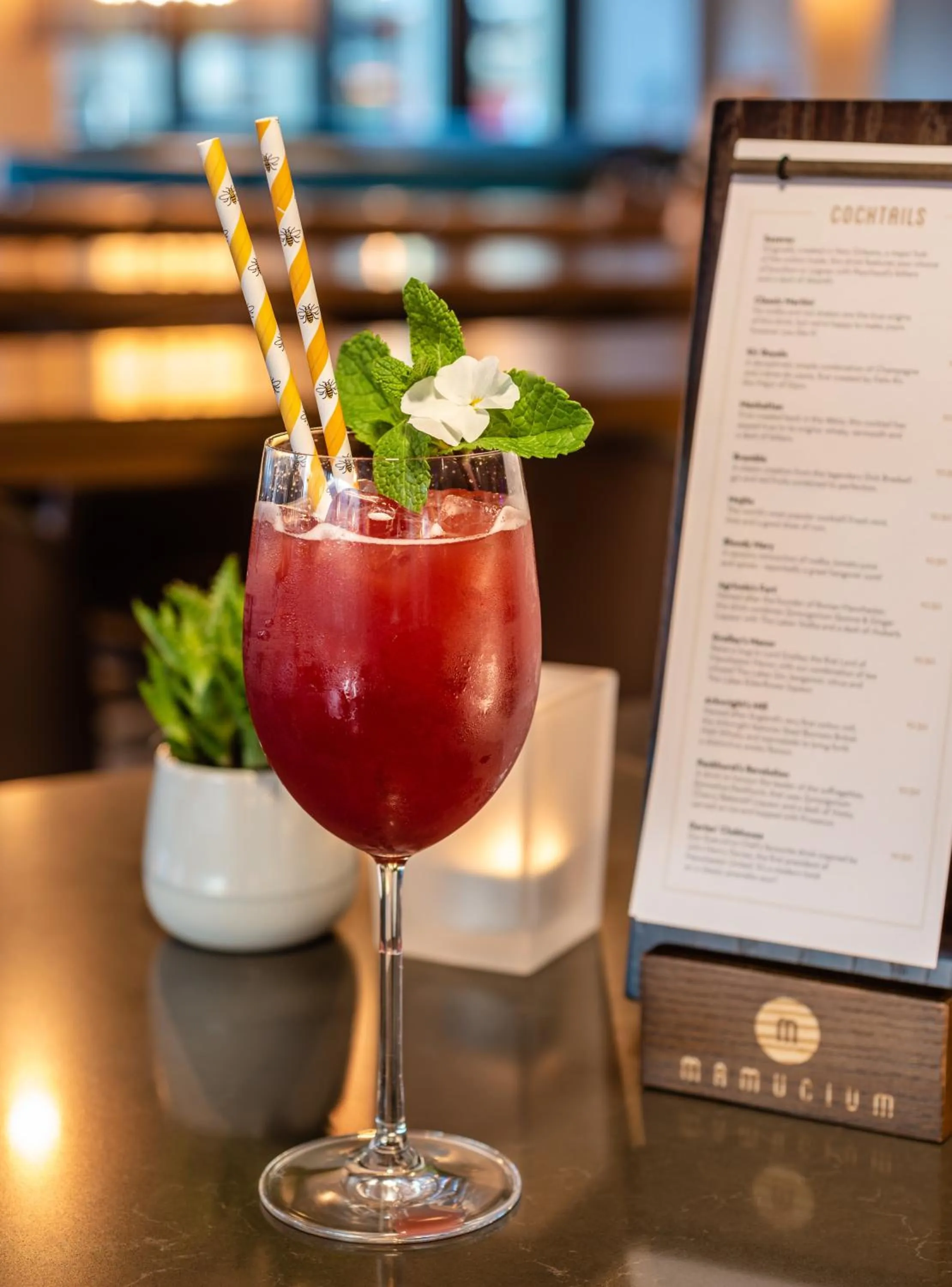 Lounge or bar in Hotel Indigo Manchester - Victoria Station by IHG