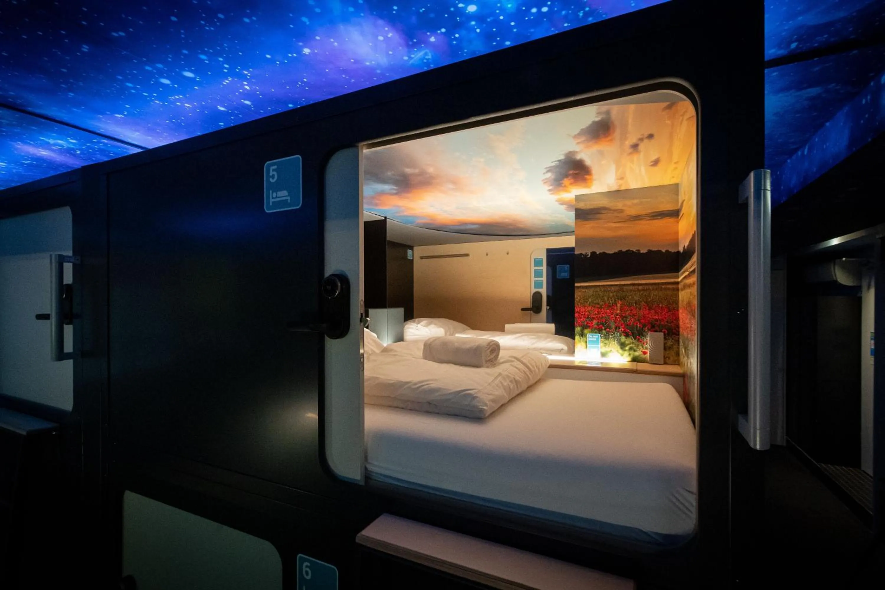 Photo of the whole room, Bed in Capsule Hotel - Lucerne TheLAB