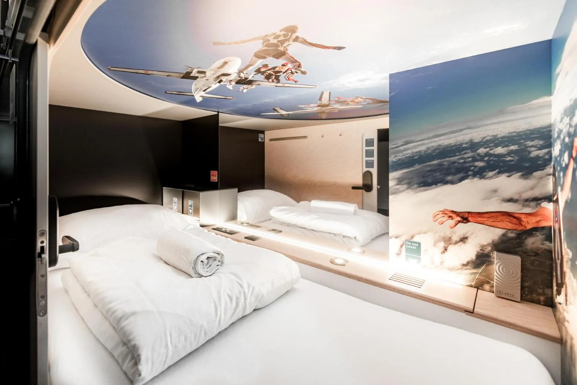 Bedroom, Bed in Capsule Hotel - Lucerne TheLAB