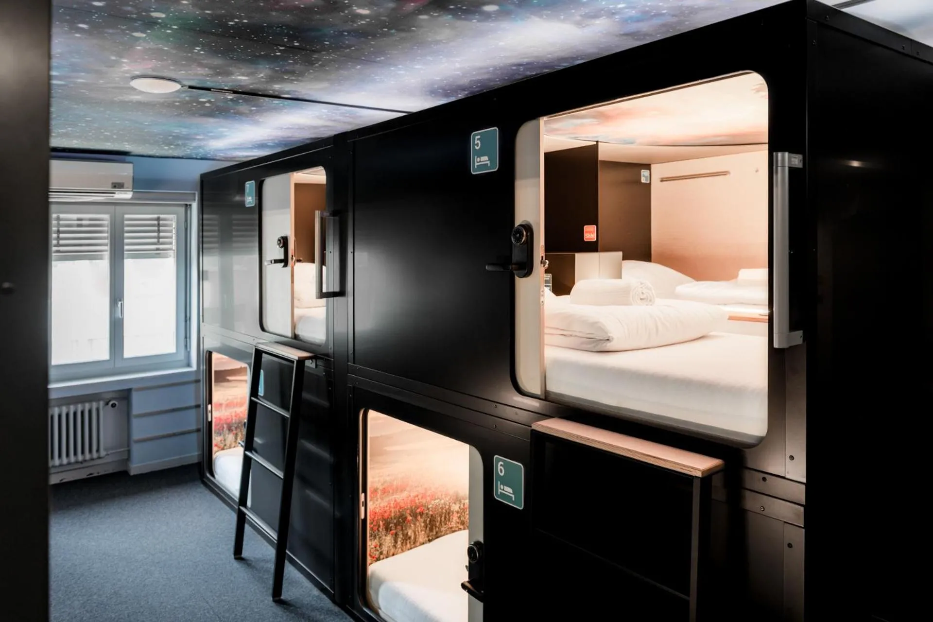 Bedroom, Bed in Capsule Hotel - Lucerne TheLAB