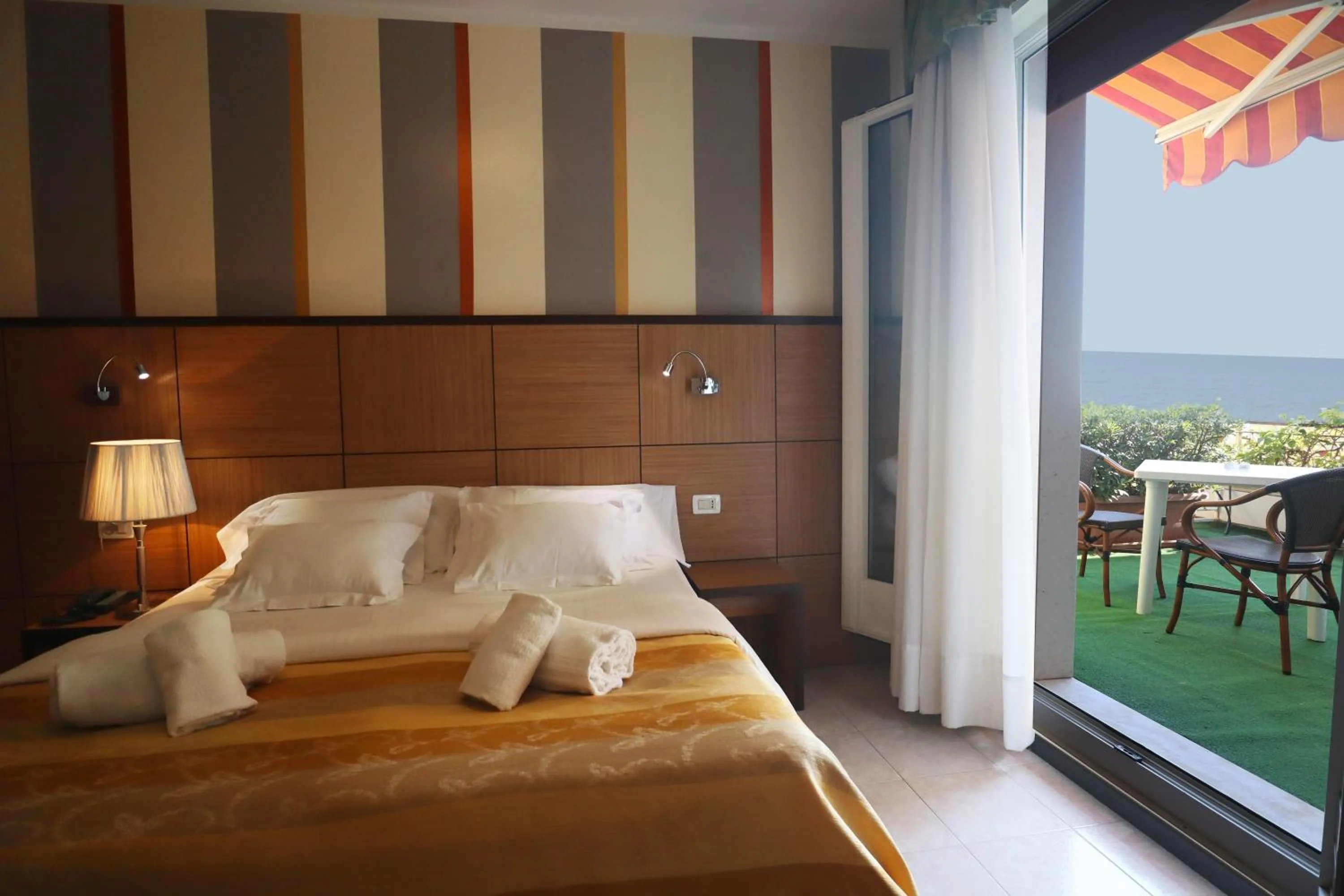 Bed in Hotel Righetto Fronte Mare