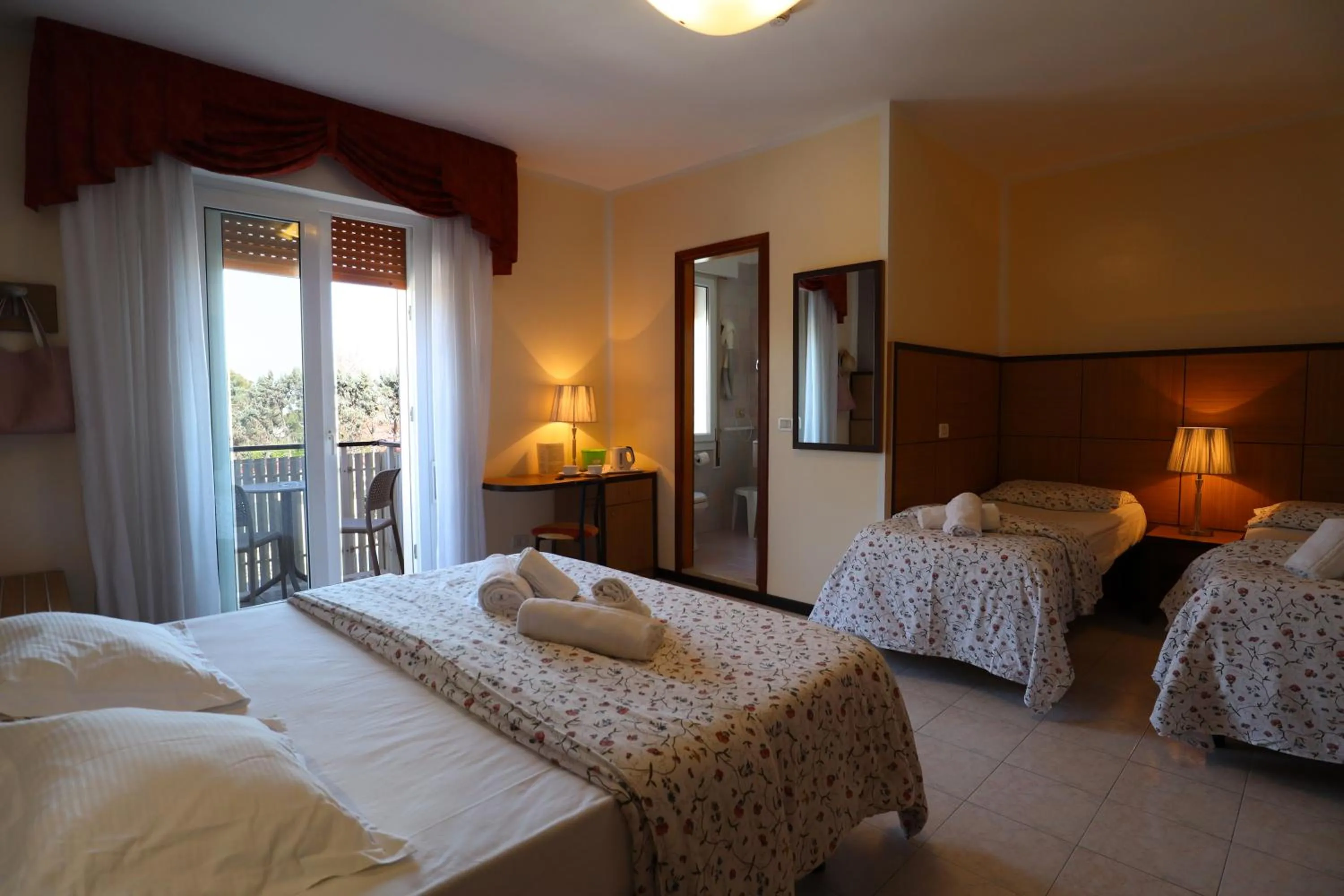 Bed in Hotel Righetto Fronte Mare