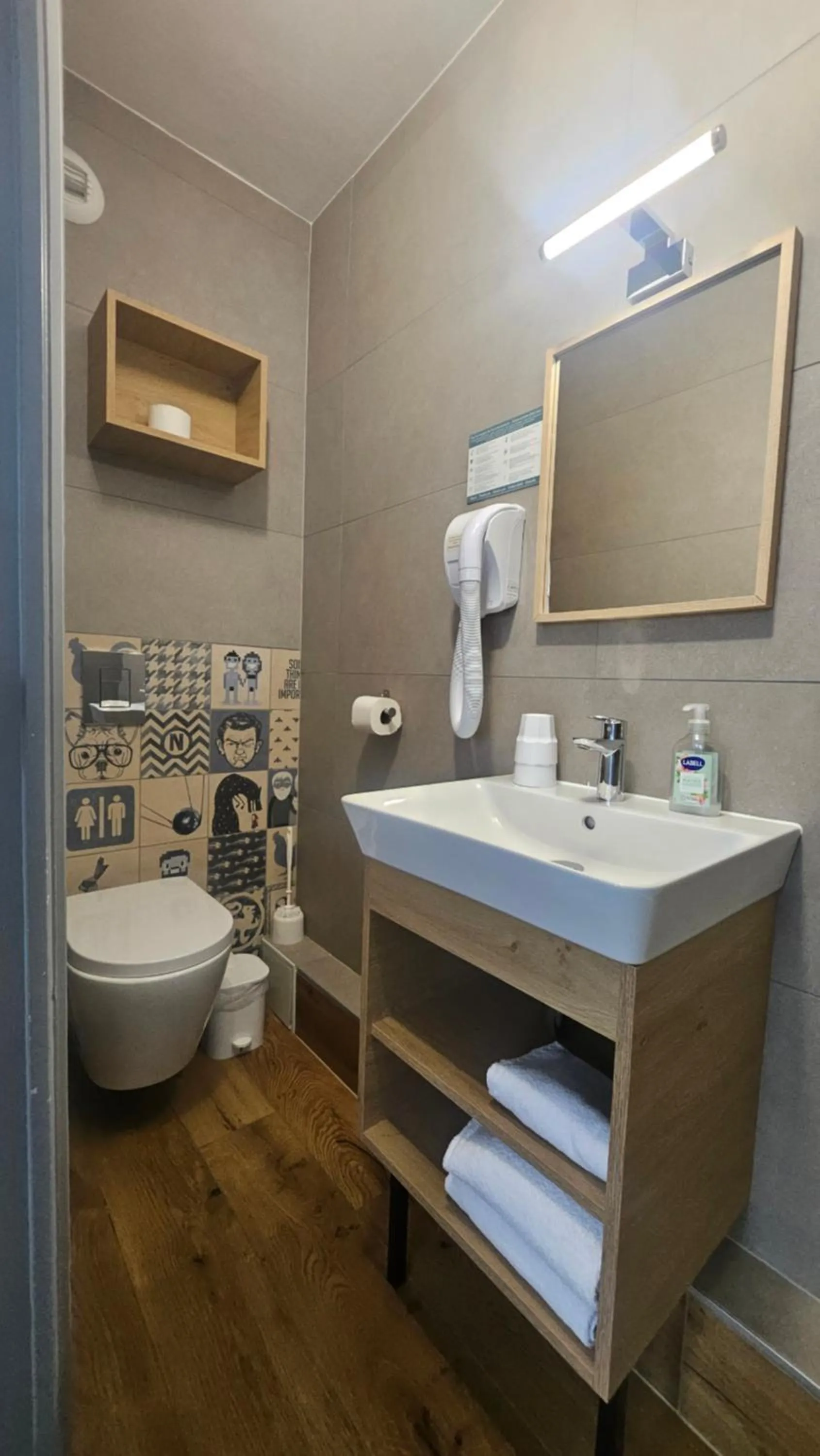 Bathroom in Hôtel Les Pieux En Cotentin