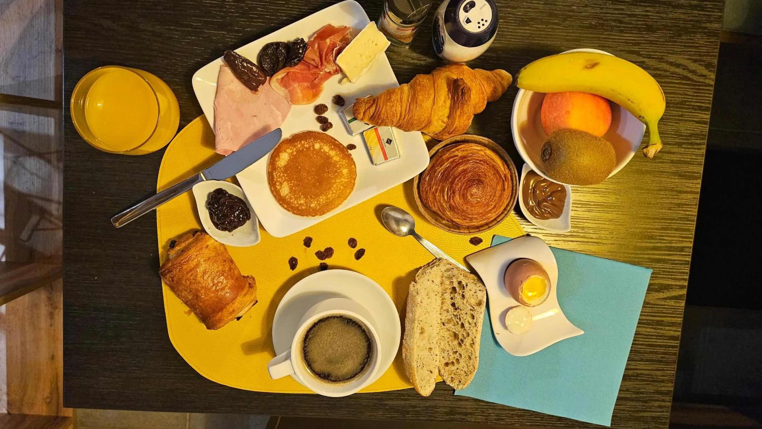 Breakfast in Hôtel Les Pieux En Cotentin