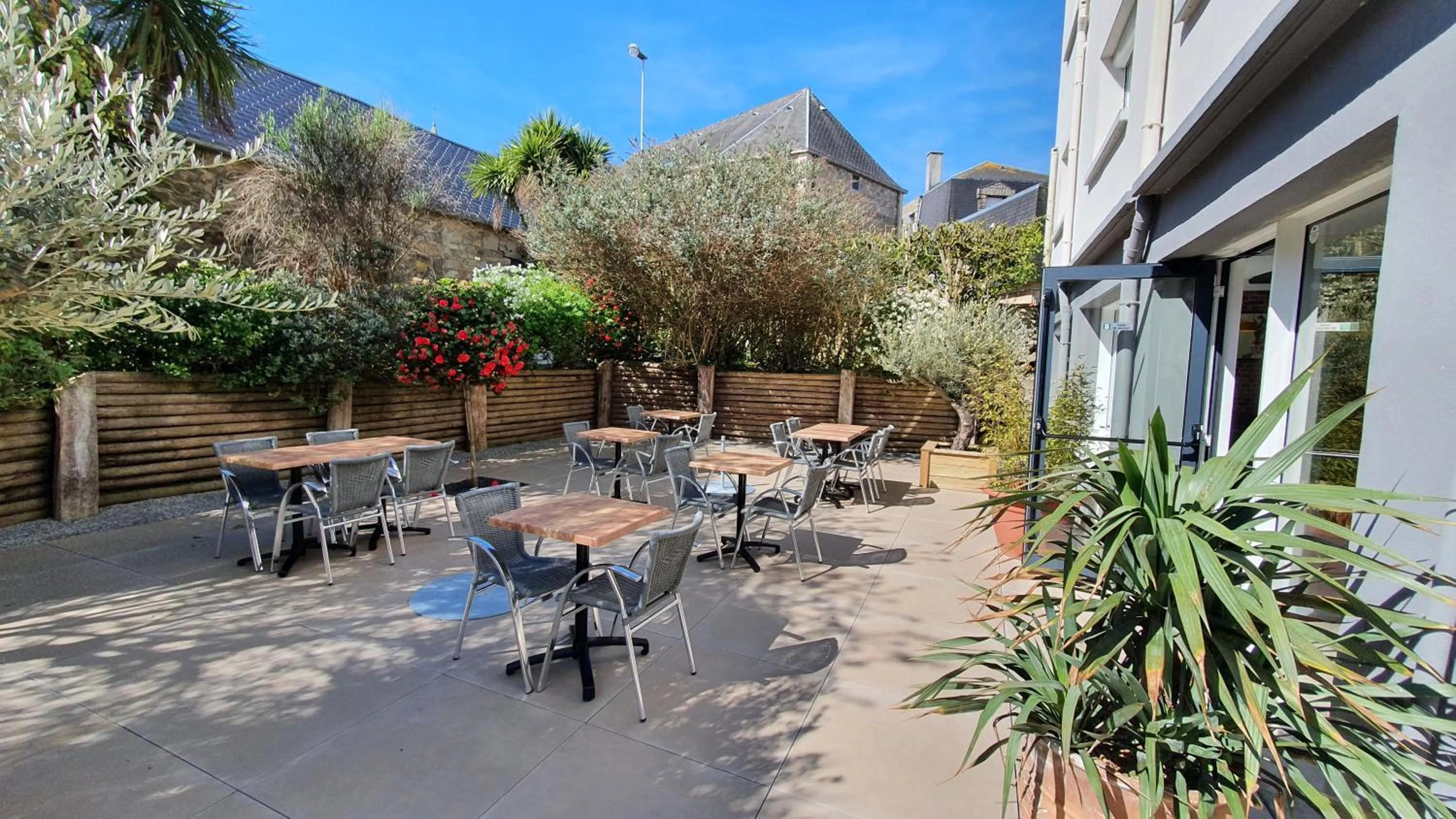 Patio in Hôtel Les Pieux En Cotentin