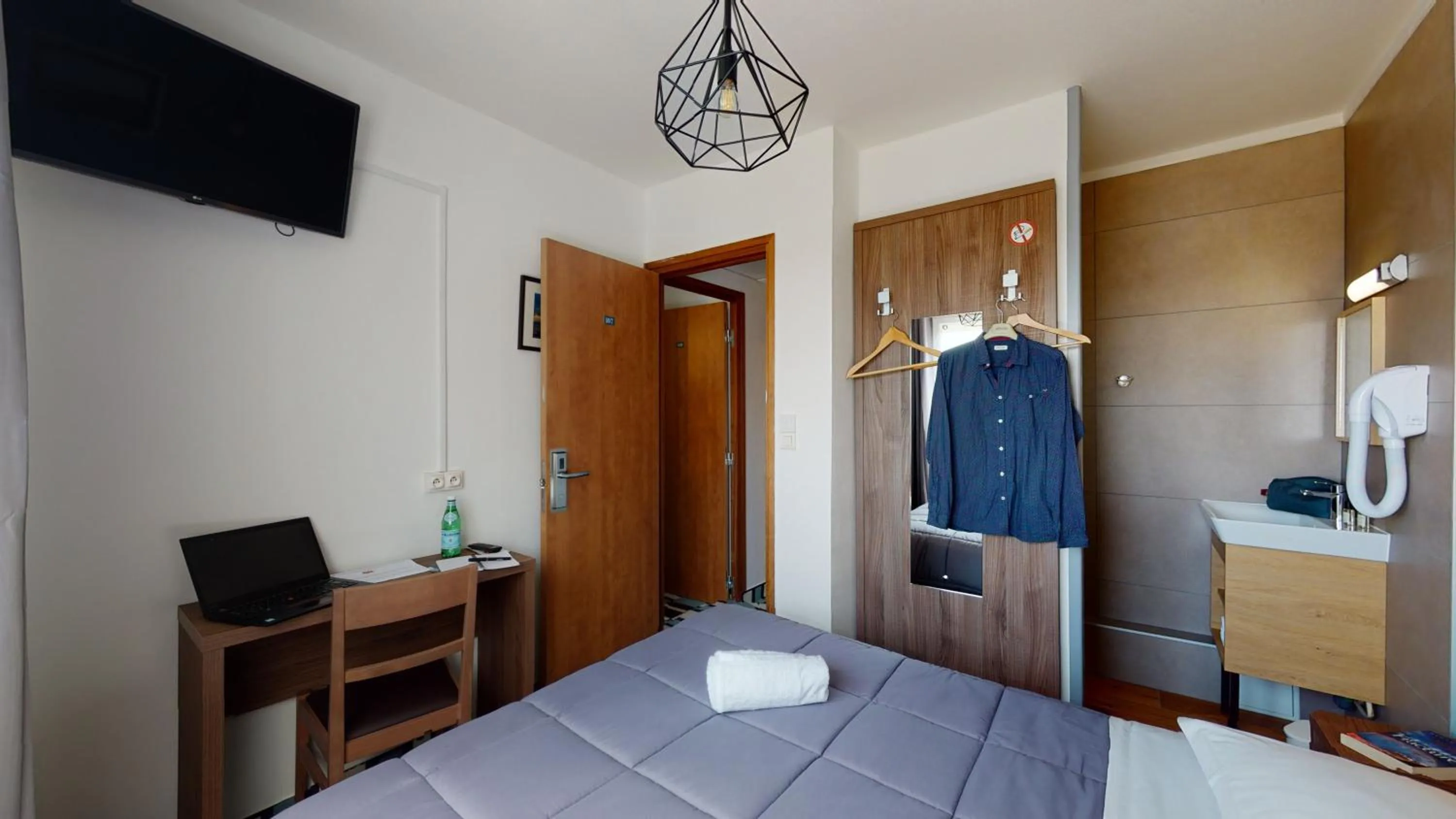 Photo of the whole room, Bed in Hôtel Les Pieux En Cotentin