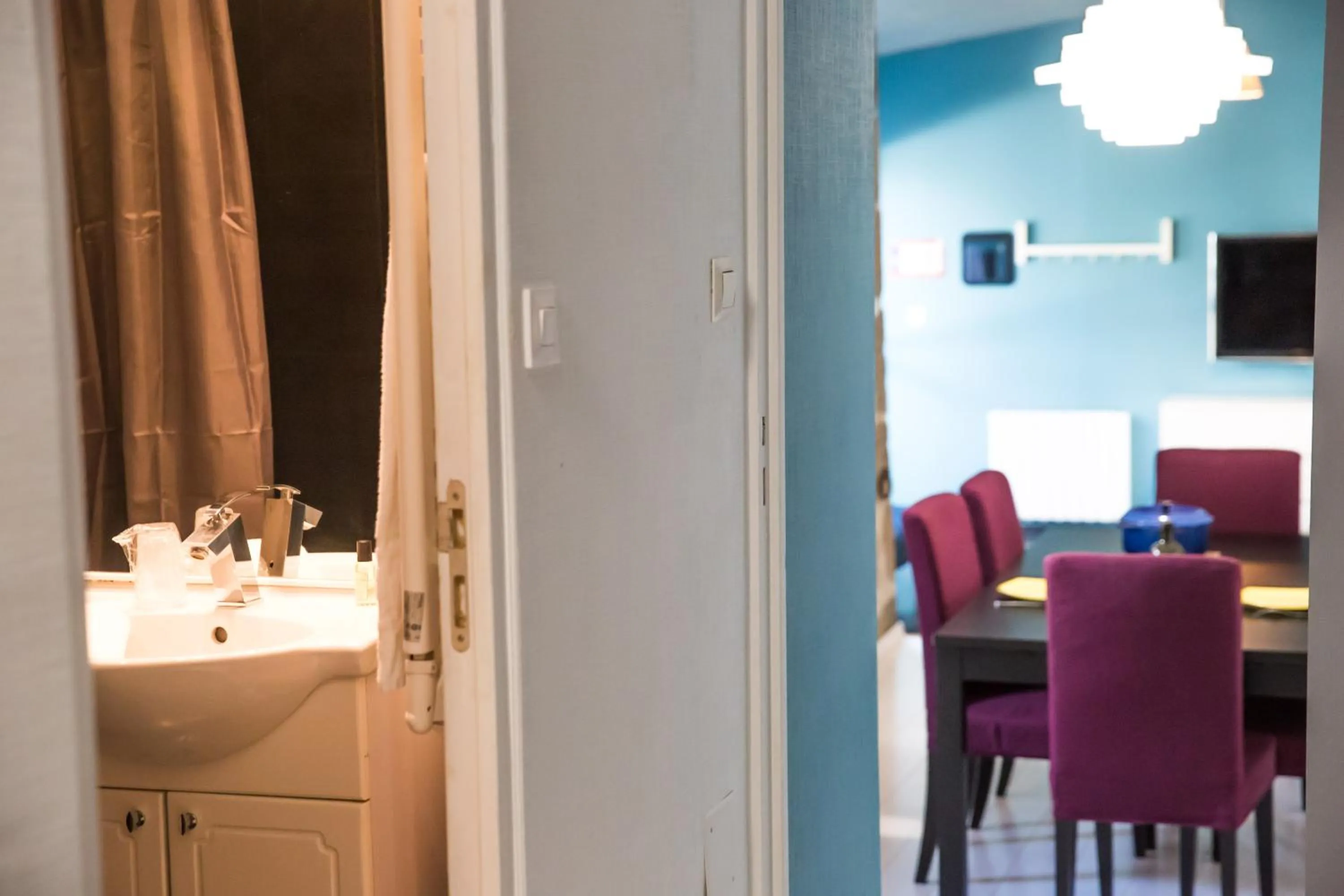 Bathroom in Hôtel Les Pieux En Cotentin