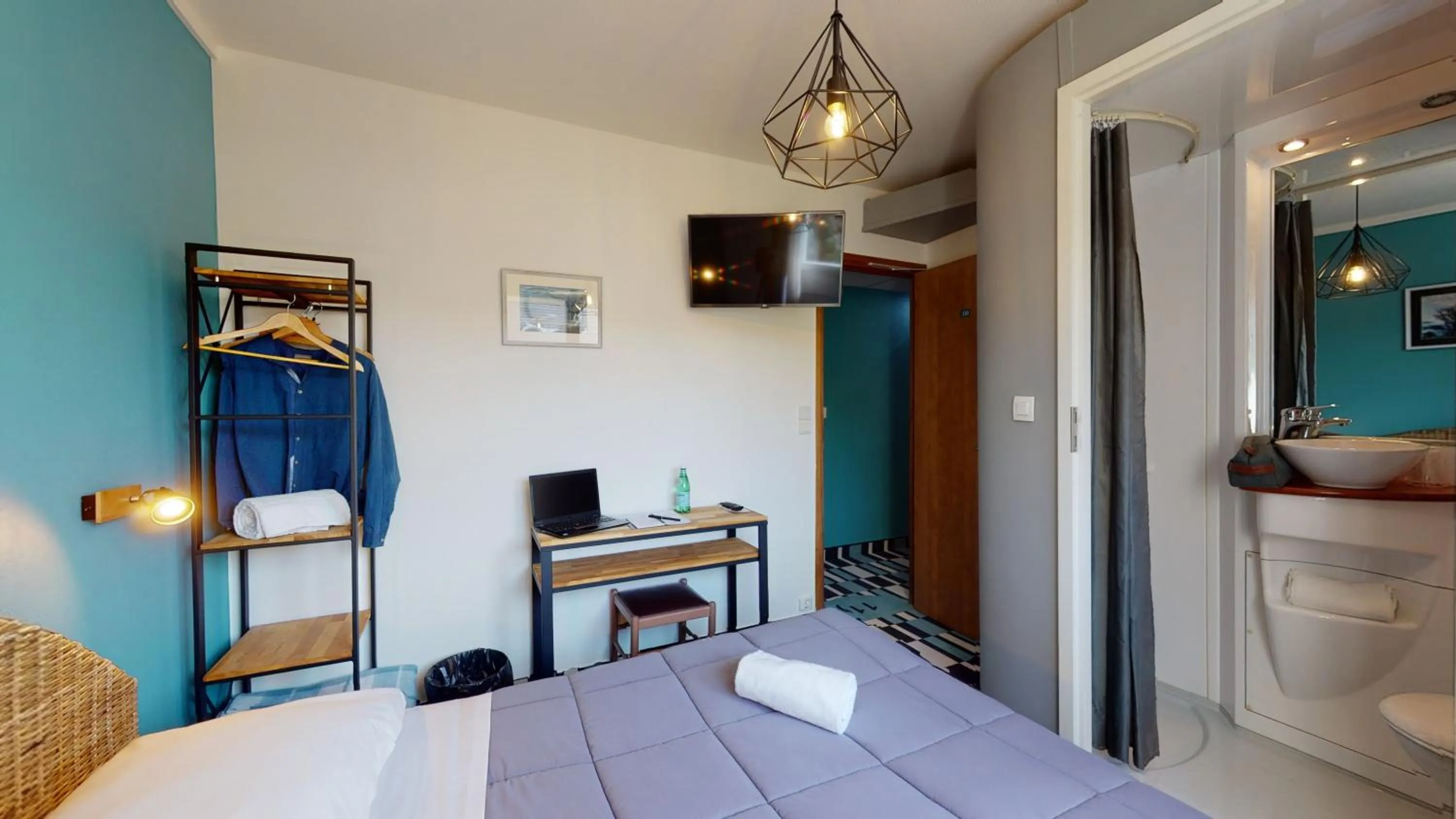 Bathroom, Bed in Hôtel Les Pieux En Cotentin