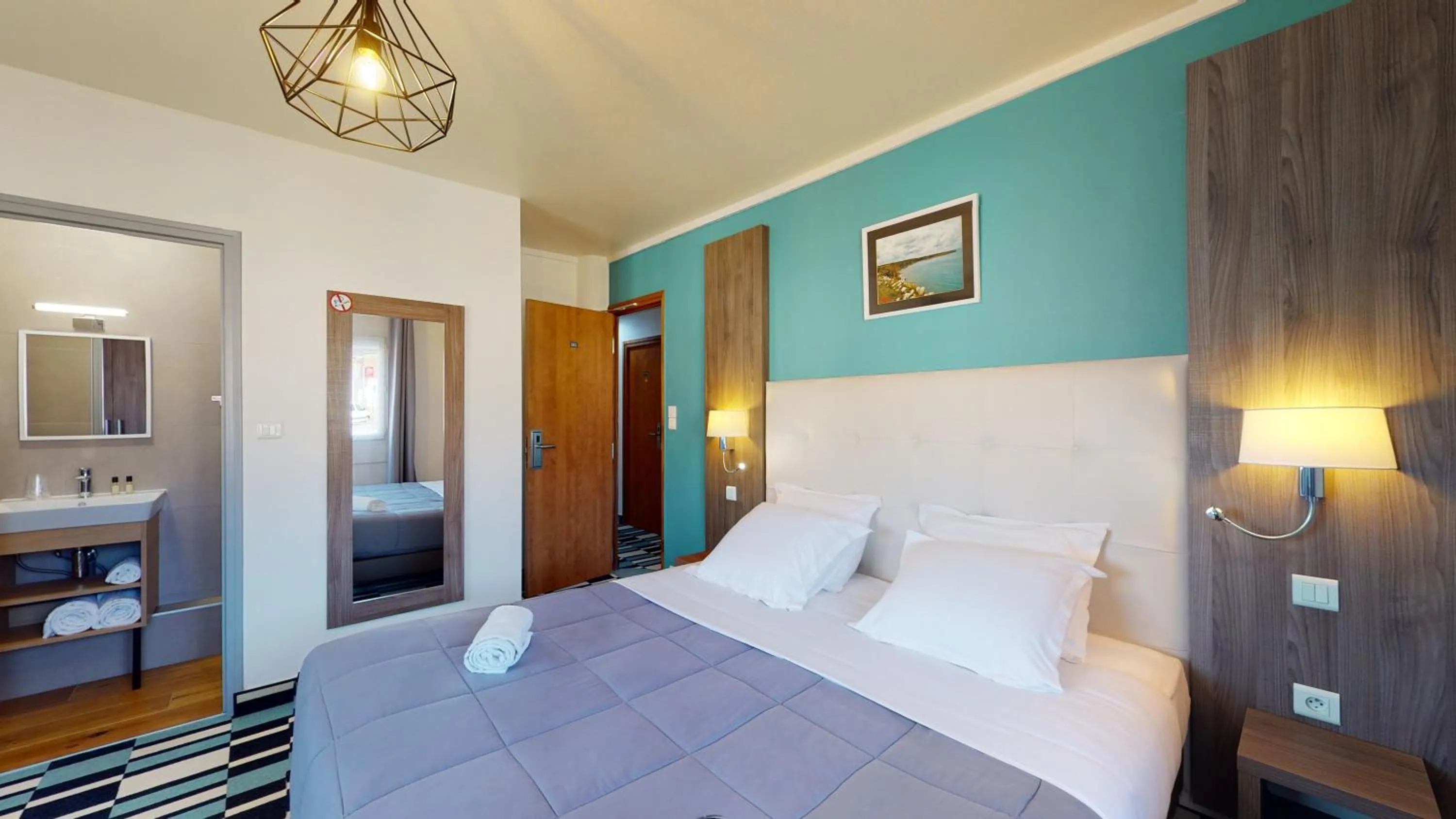 Bed in Hôtel Les Pieux En Cotentin