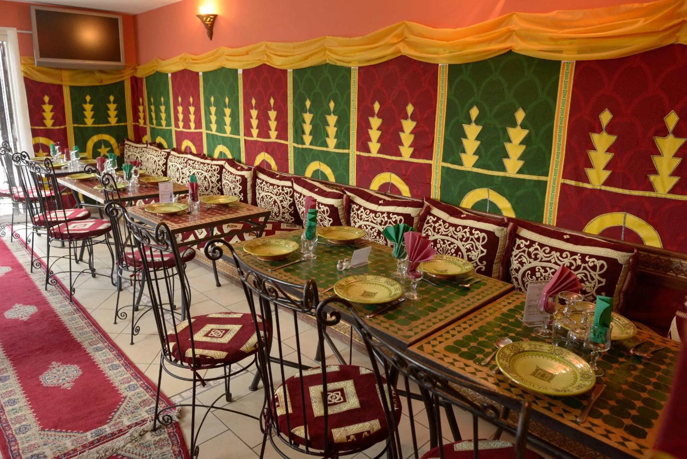 Restaurant/places to eat in L'Acilya