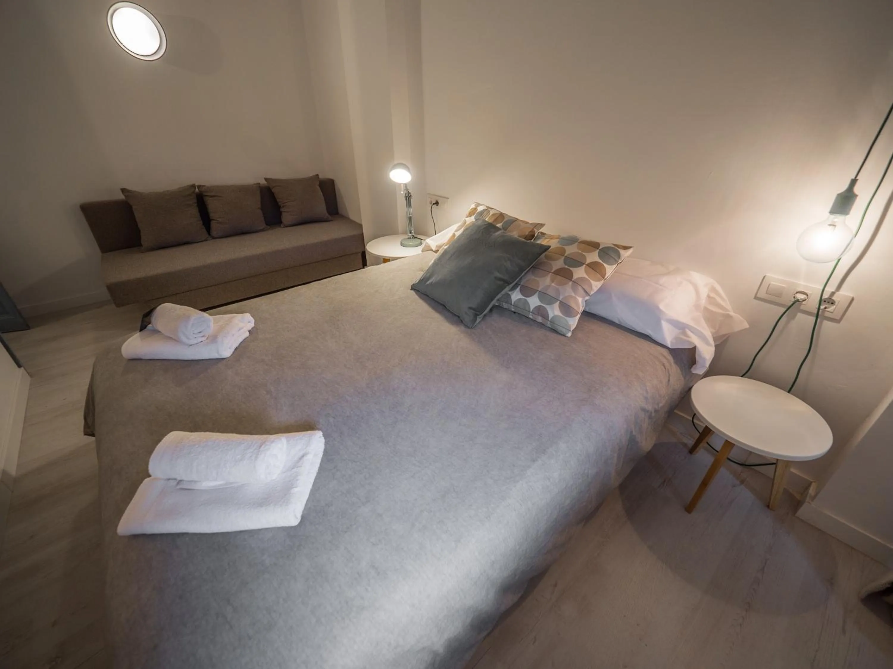 Bed in Luxury Apartment Stancesvic