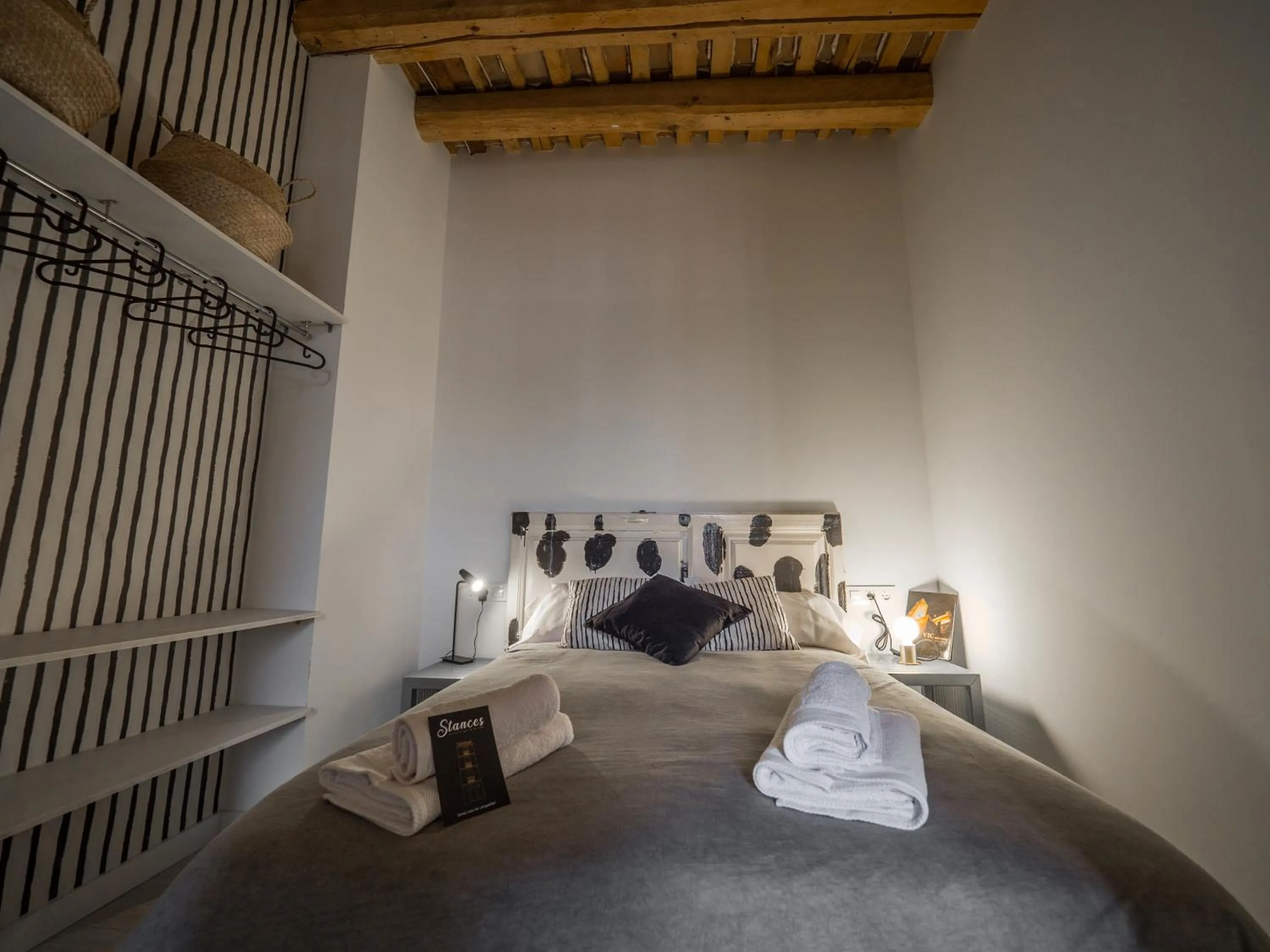 Bed in Luxury Apartment Stancesvic